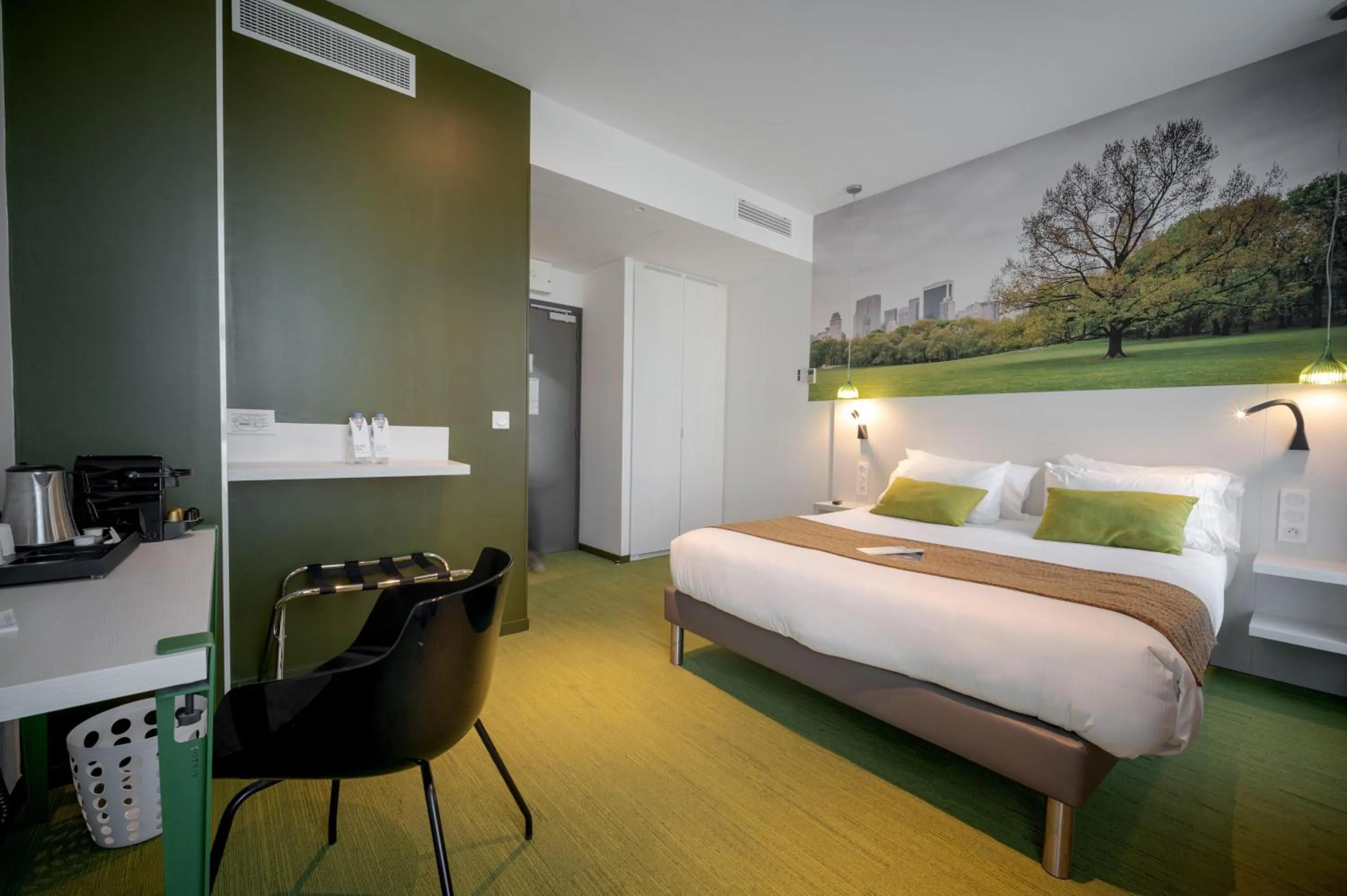 Bedroom, Bed in Best Western Plus Central Park Hotel