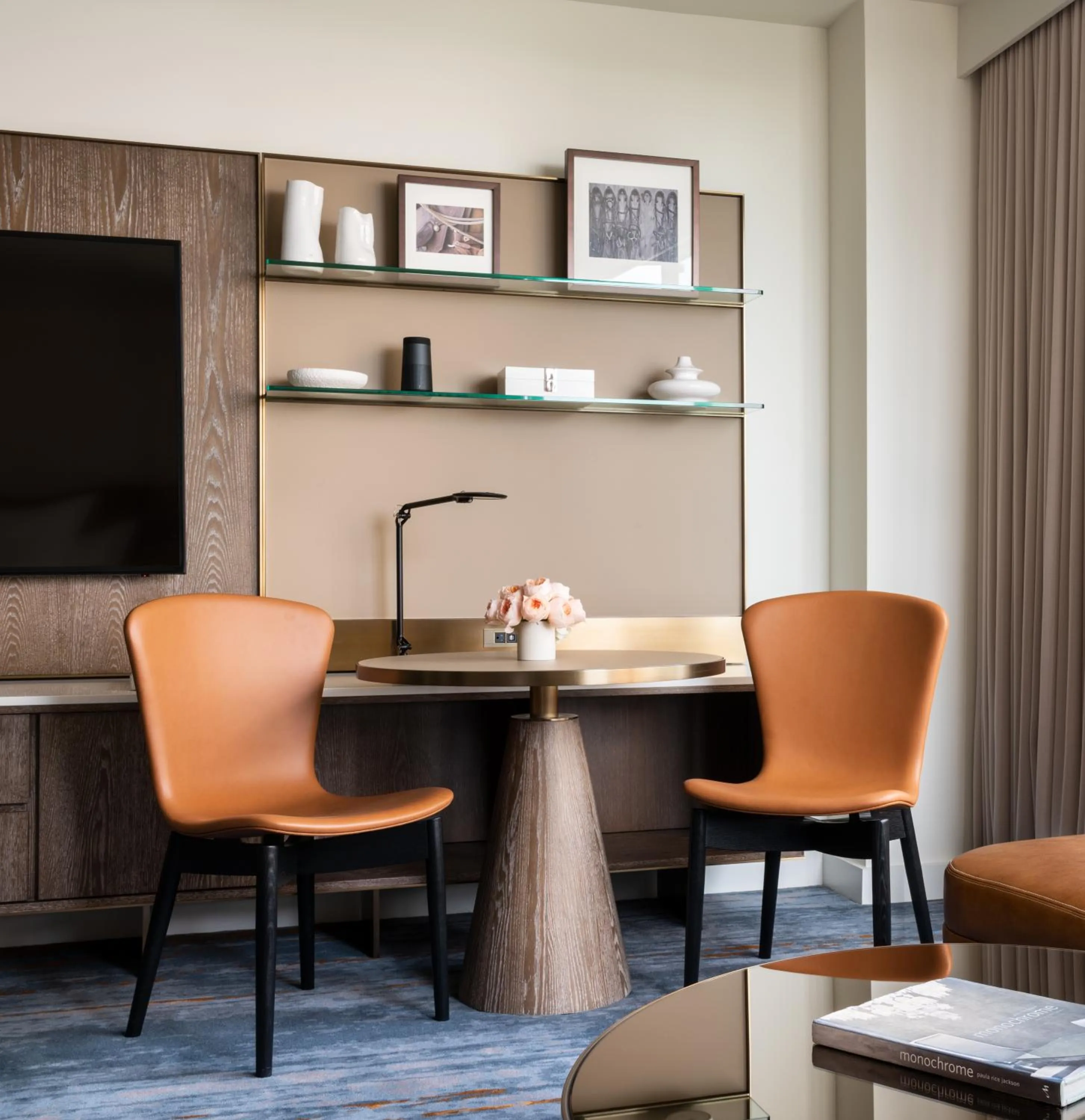 Seating area in Four Seasons Hotel Houston