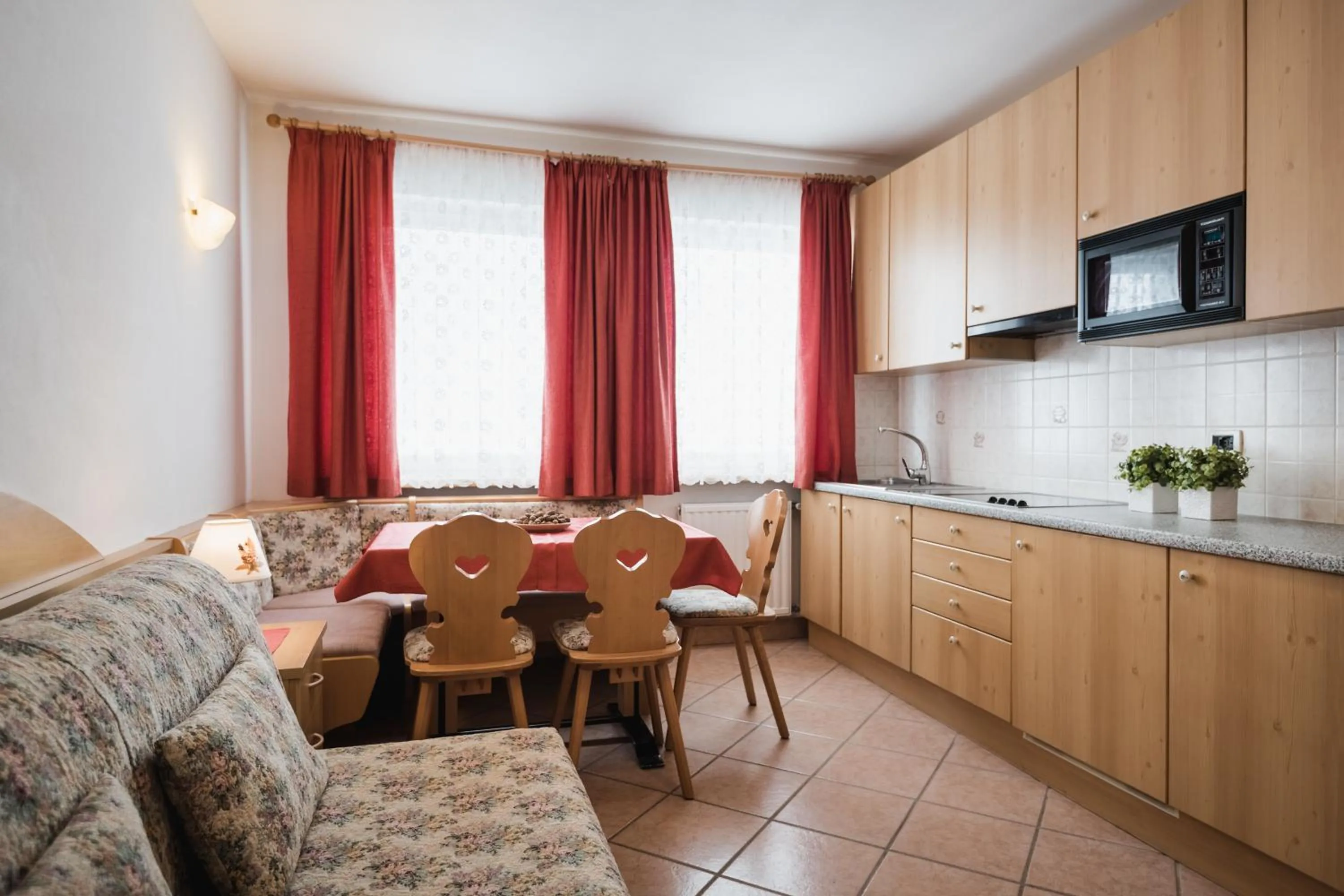 Dining area in Apparthotel Sellaronda