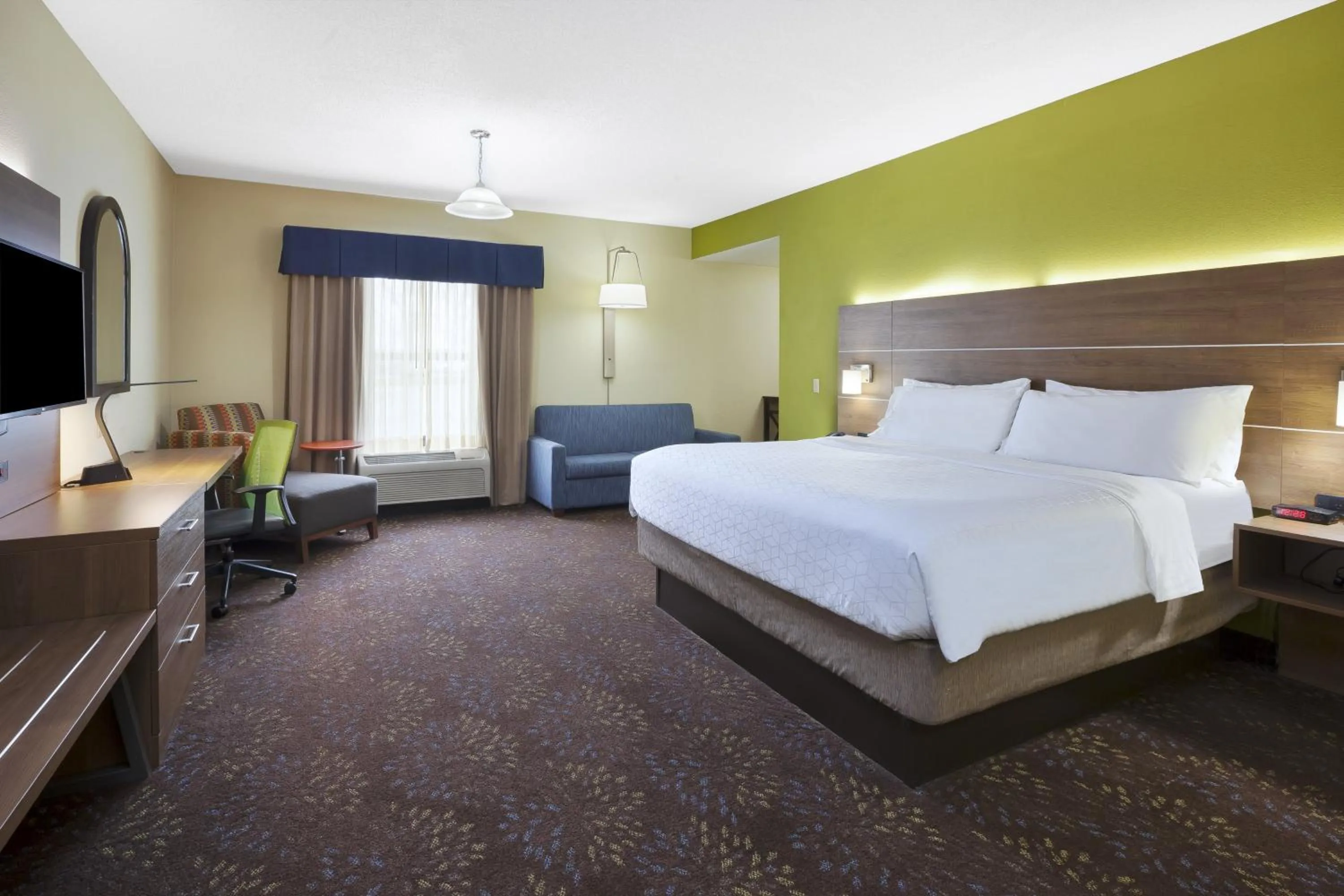 Photo of the whole room, Bed in Holiday Inn Express Hotel & Suites Circleville by IHG