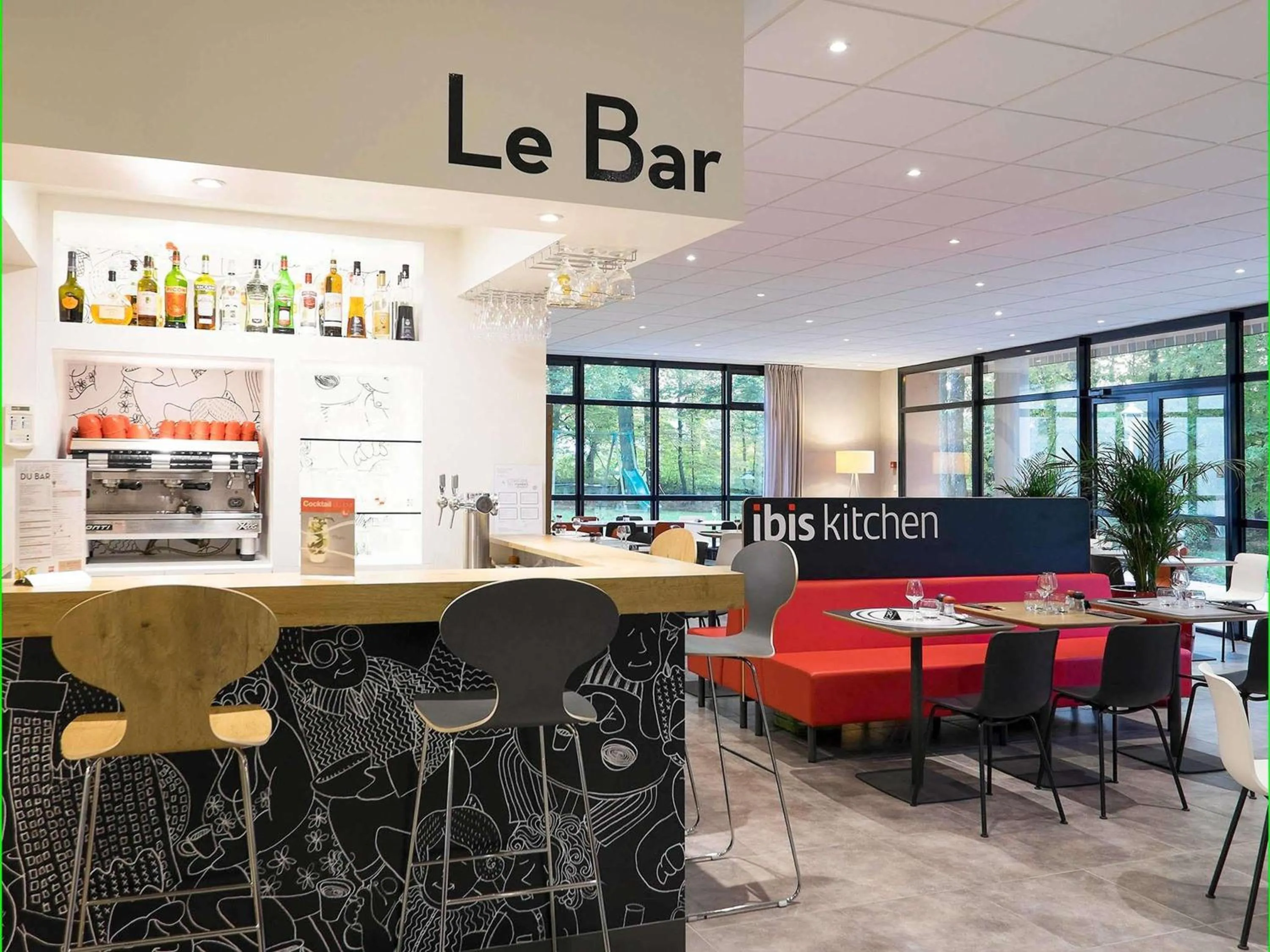Lounge or bar in ibis Nancy-Brabois