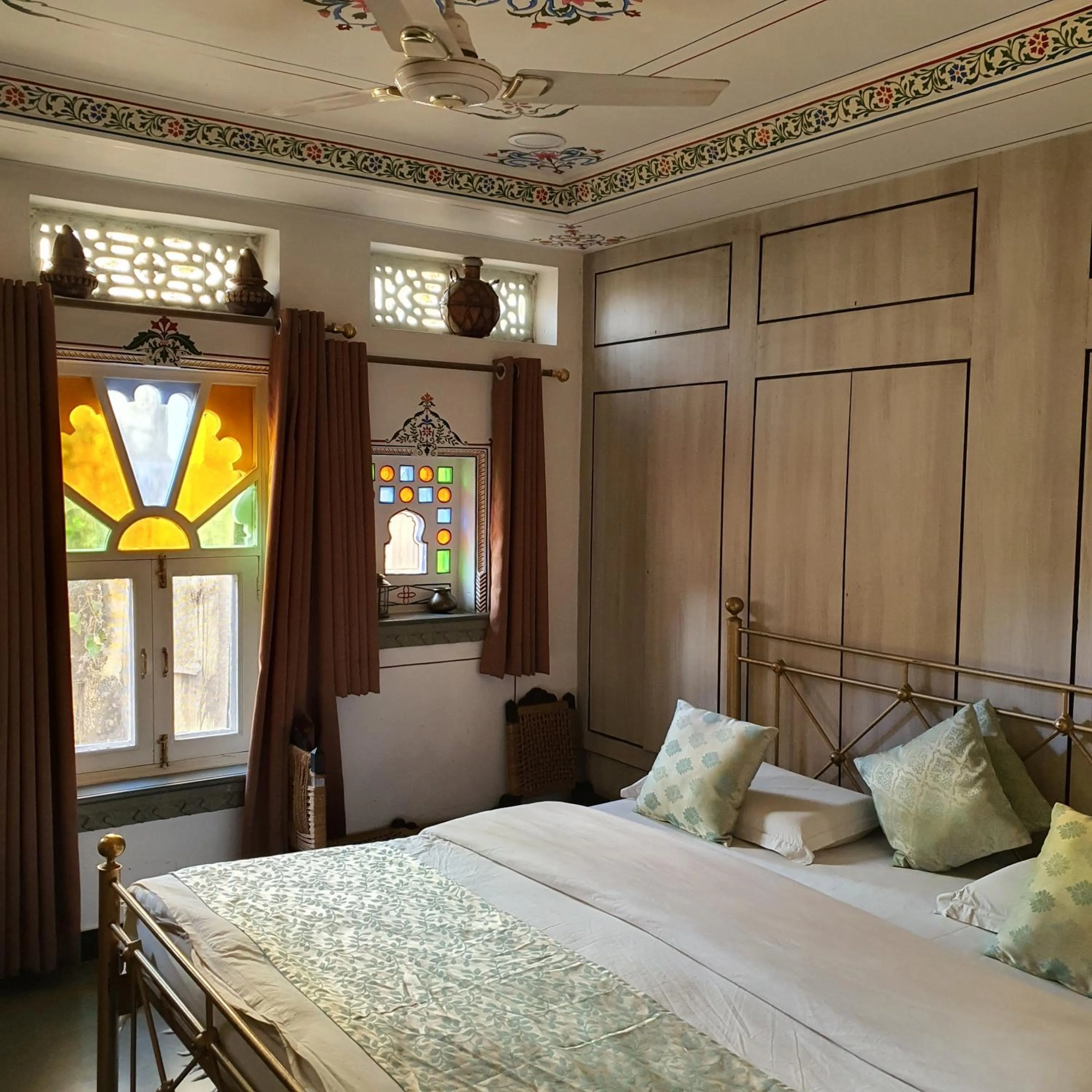 Bed in Hotel Mewar Haveli - At Lake Pichola