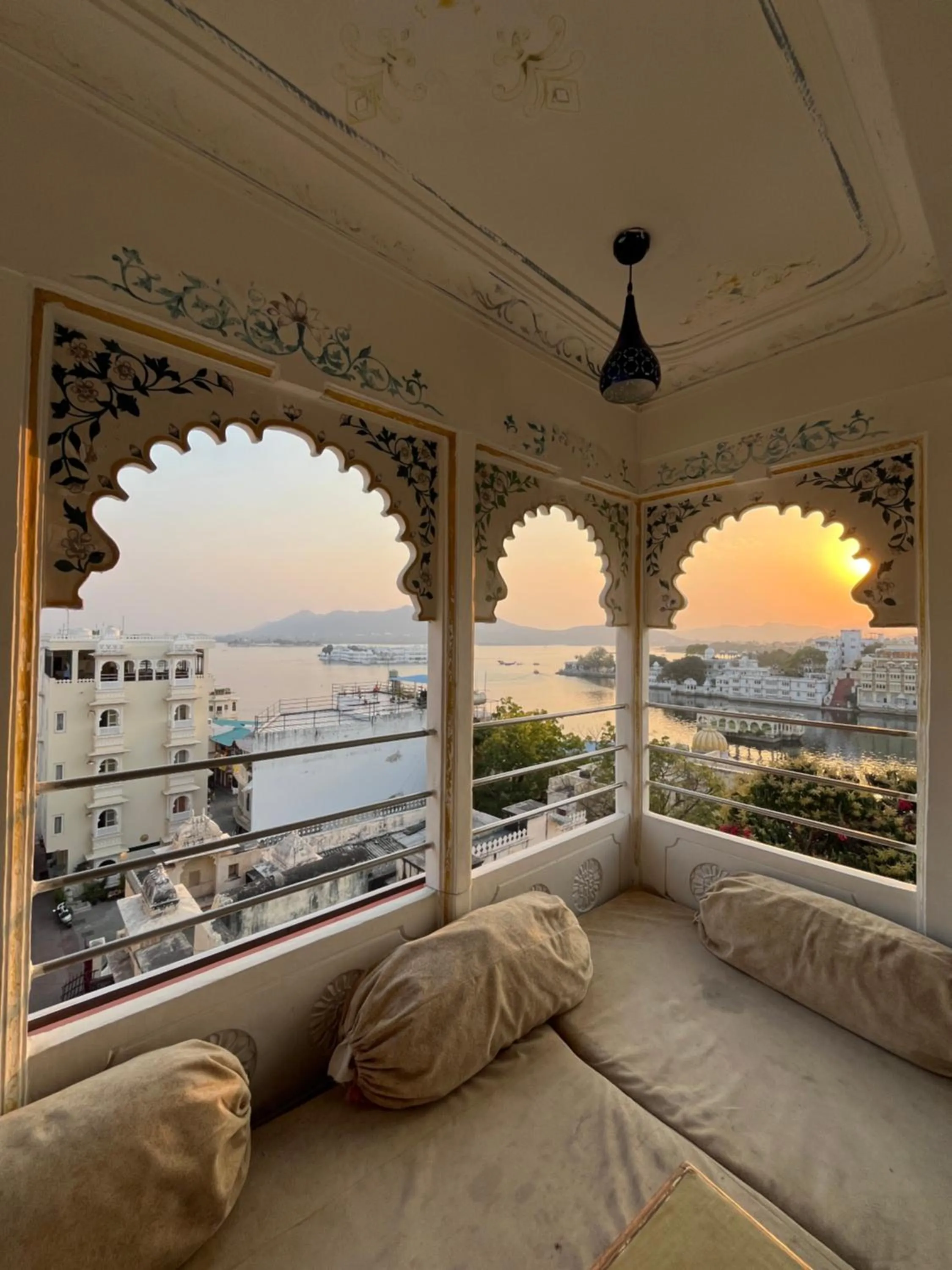 Restaurant/places to eat in Hotel Mewar Haveli - At Lake Pichola