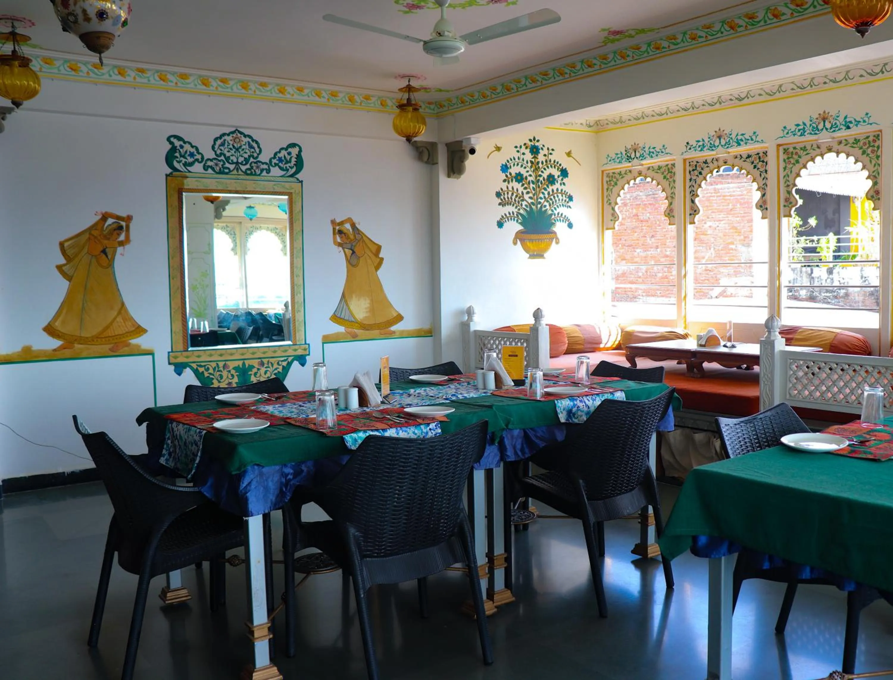 Restaurant/places to eat in Hotel Mewar Haveli - At Lake Pichola
