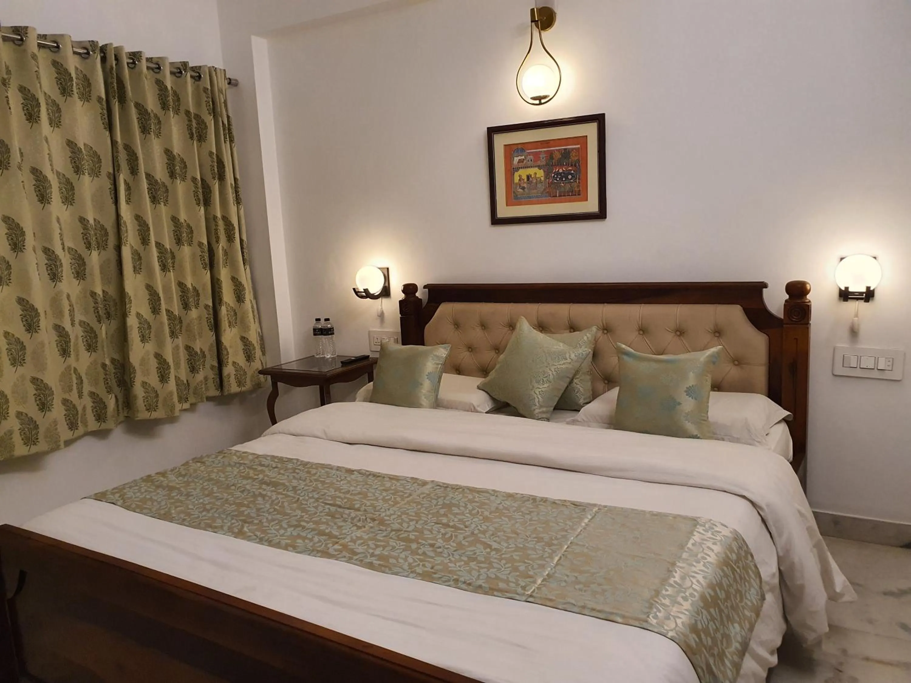 Bed in Hotel Mewar Haveli - At Lake Pichola