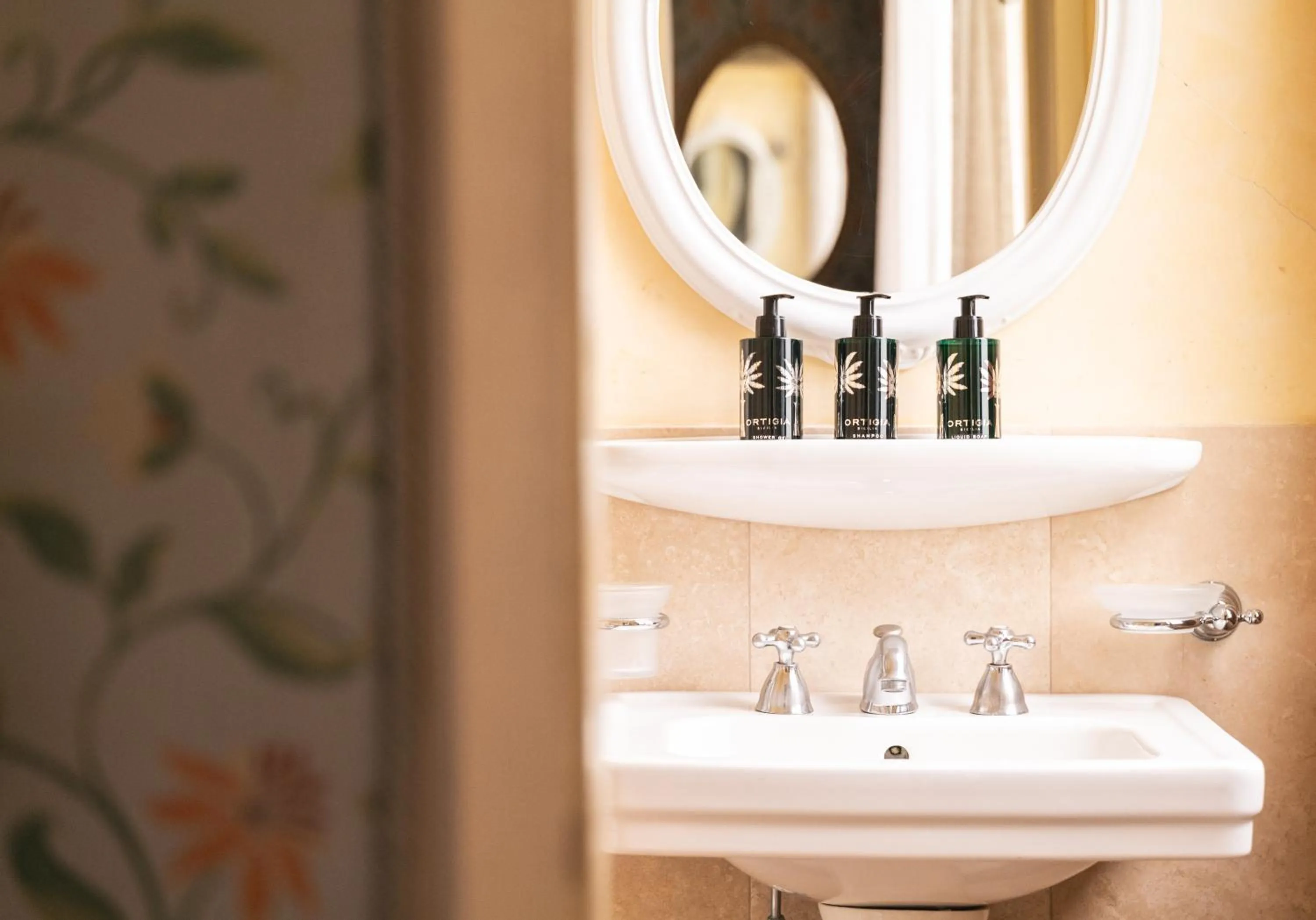 Bathroom in Hotel Flora