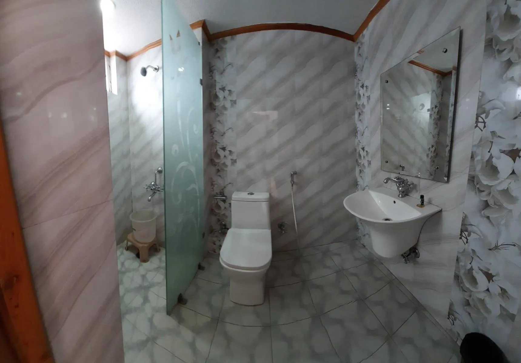 Bathroom in Hotel Lords Regency - Connected to Mall Road