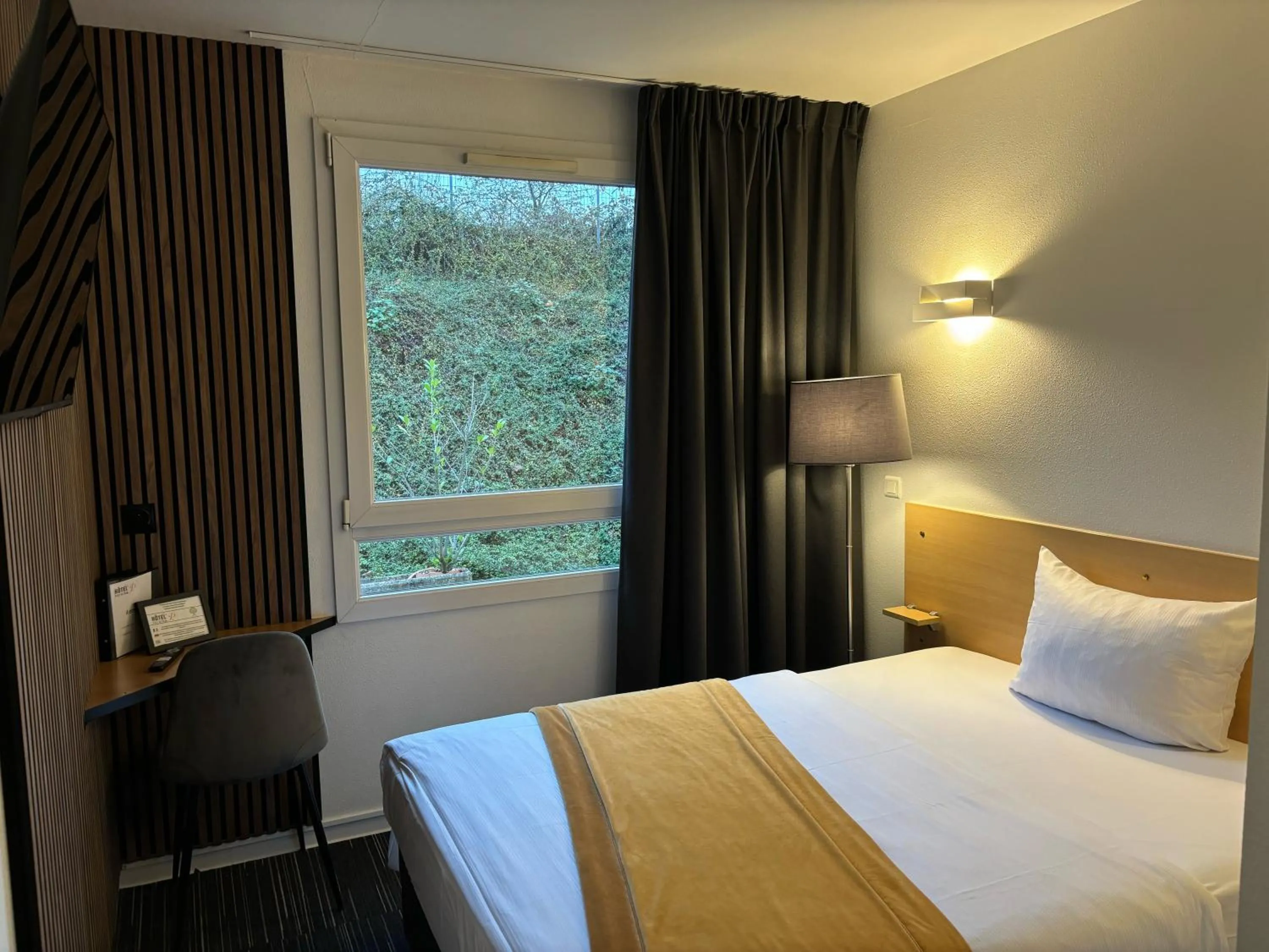 Bed in Hotel Premium