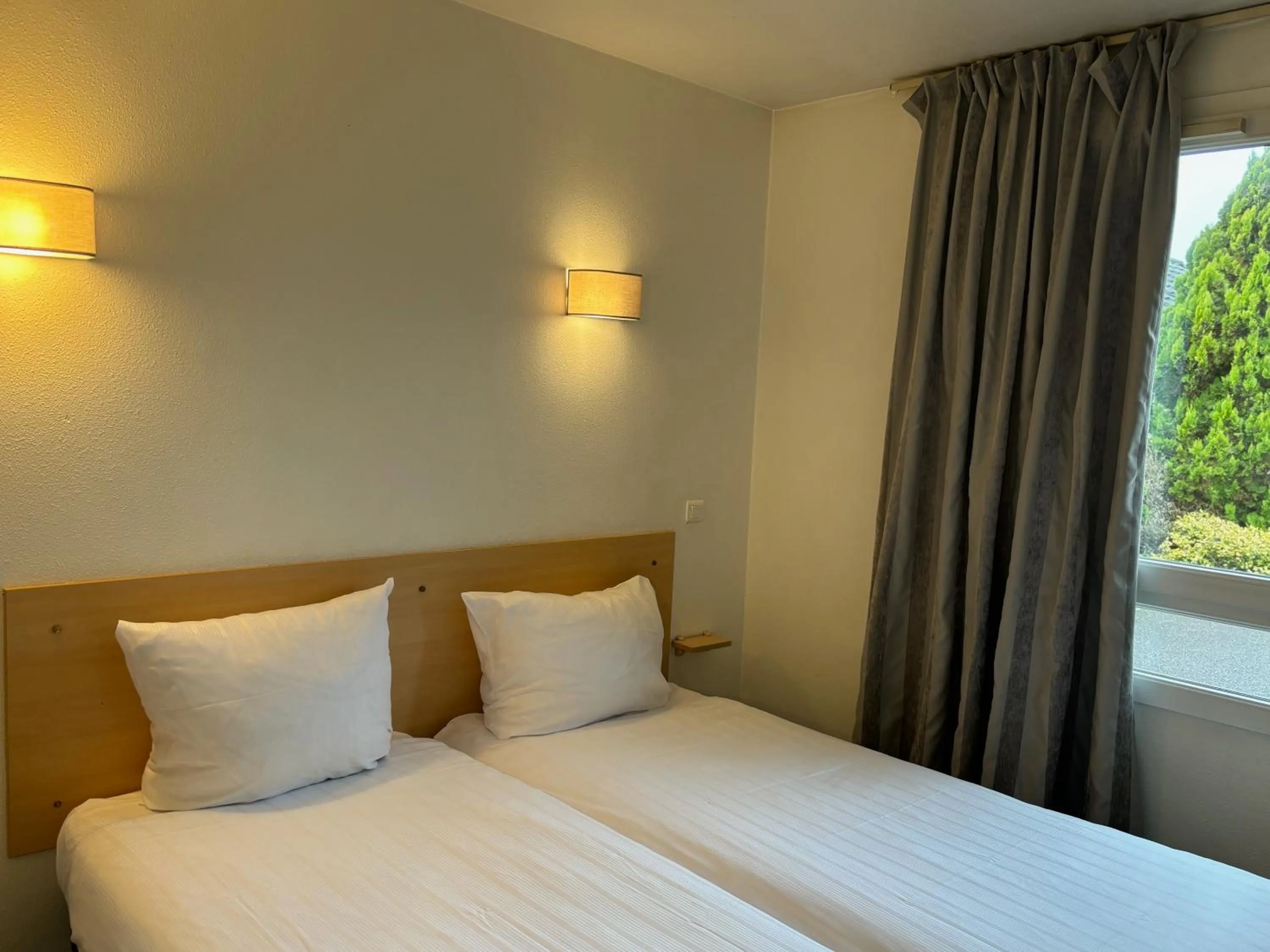 Bed in Hotel Premium