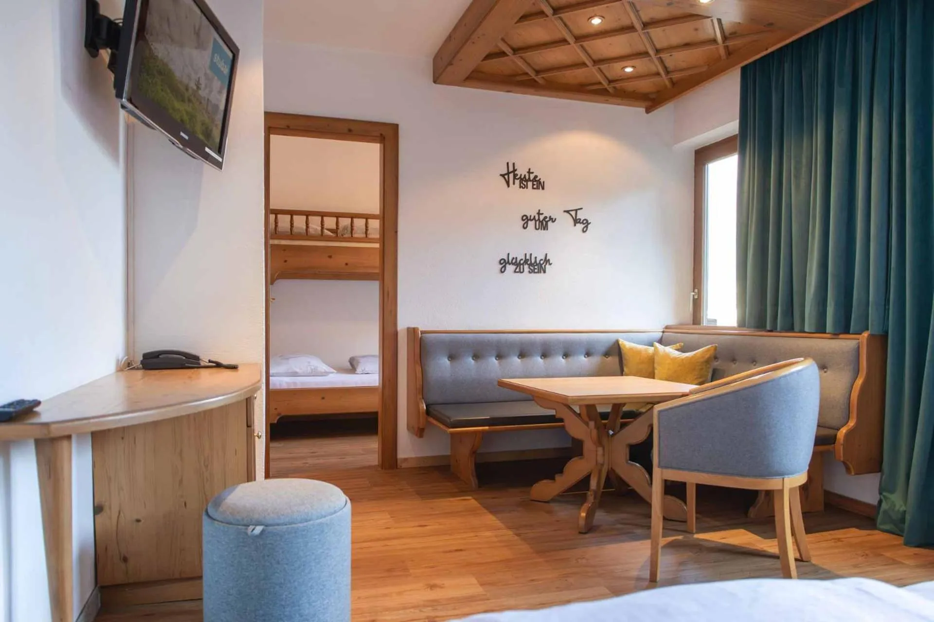 TV and multimedia, Bed in Familien- & Vitalhotel Auenhof