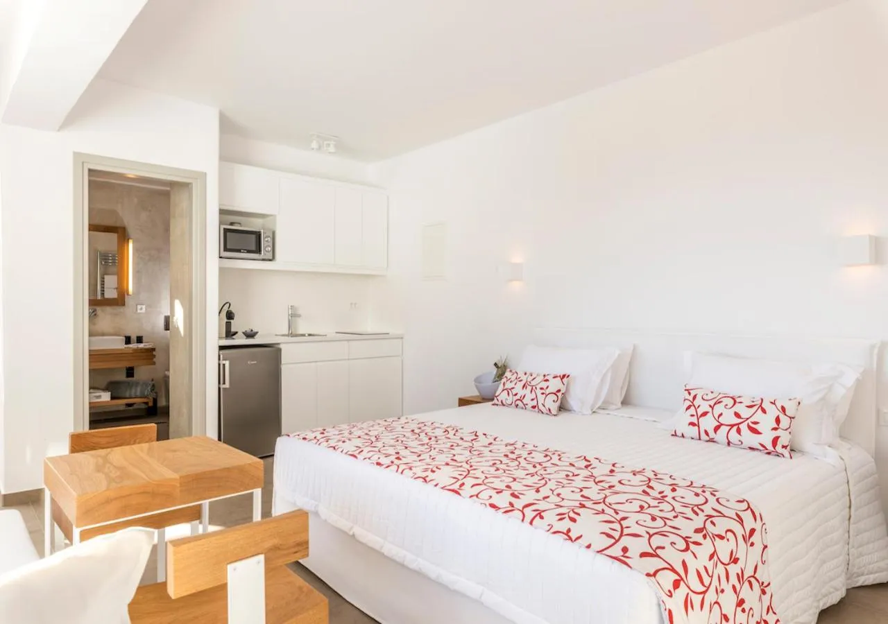 Kitchen or kitchenette, Bed in O Lofos Luxury Boutique Suites