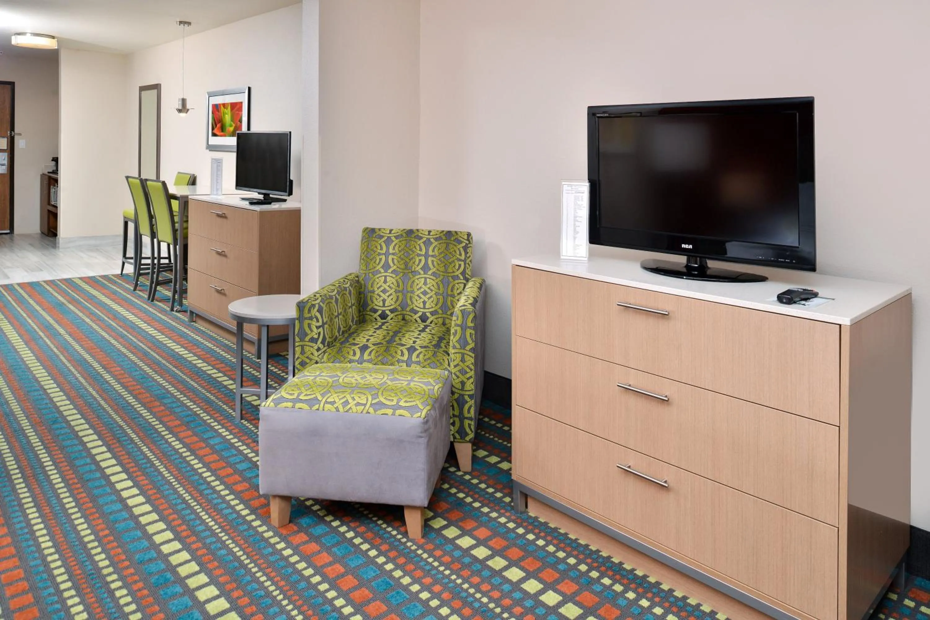 Photo of the whole room in Holiday Inn Express Albuquerque N - Bernalillo by IHG