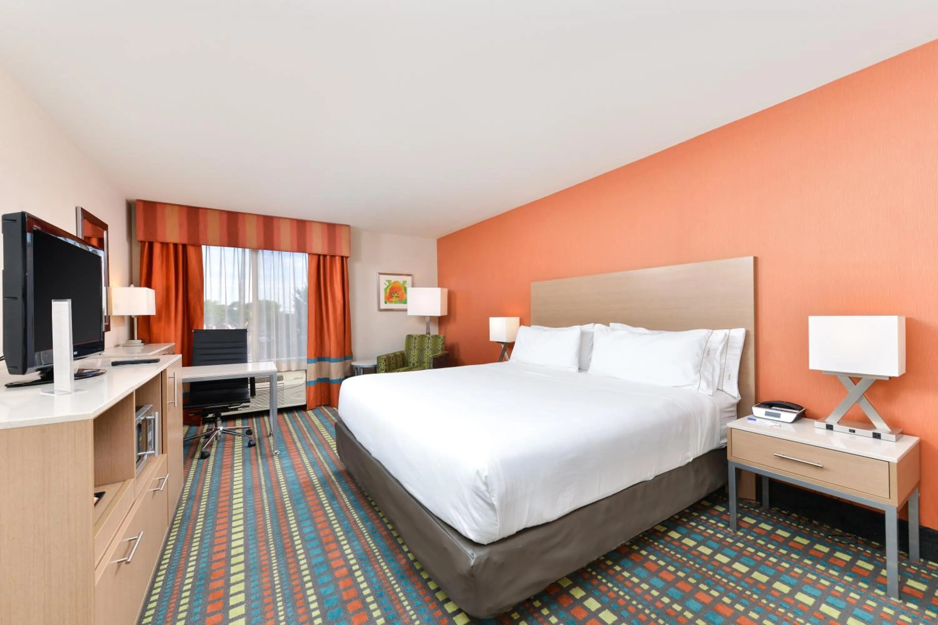Photo of the whole room, Bed in Holiday Inn Express Albuquerque N - Bernalillo by IHG