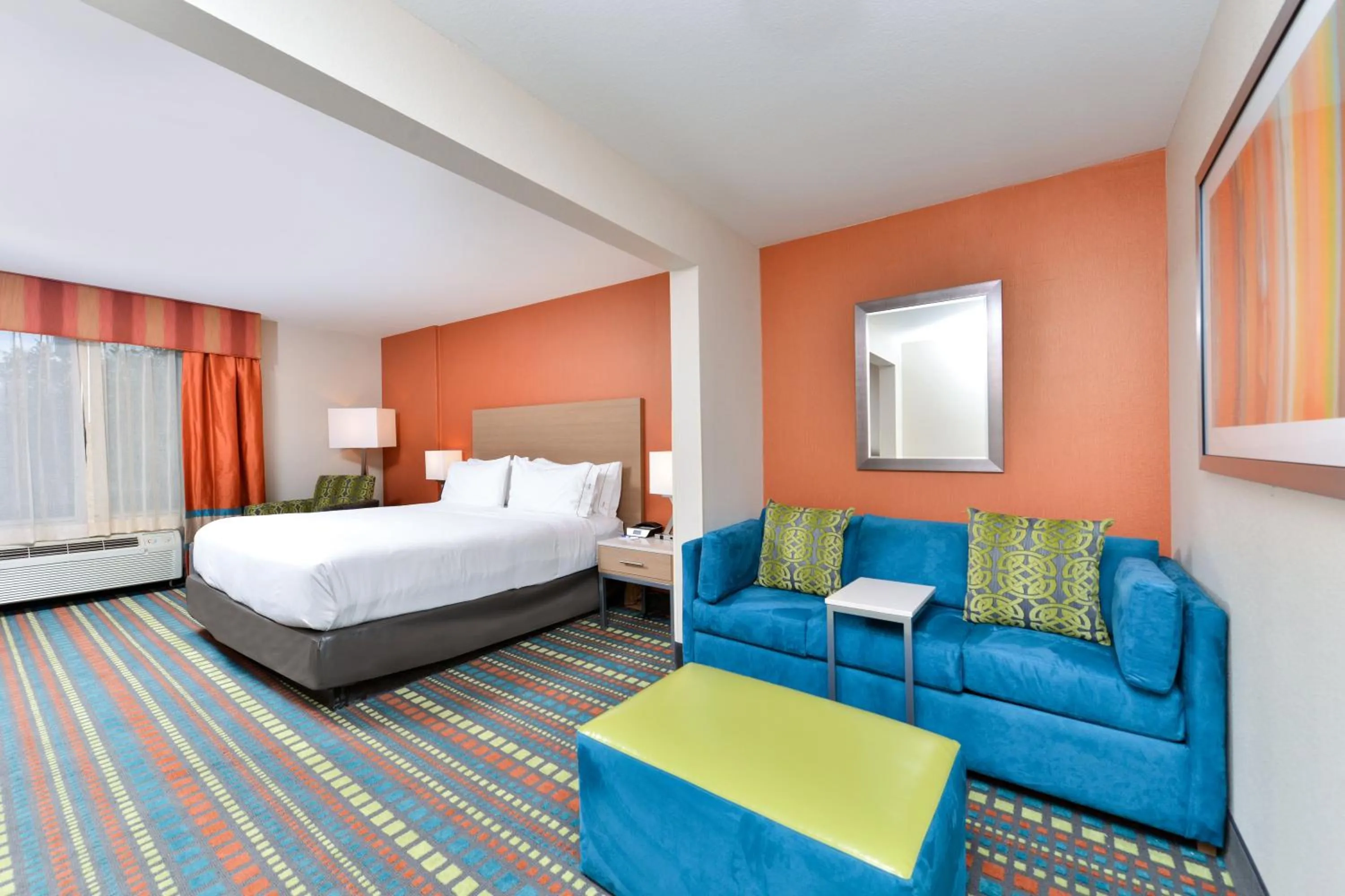 Photo of the whole room, Bed in Holiday Inn Express Albuquerque N - Bernalillo by IHG