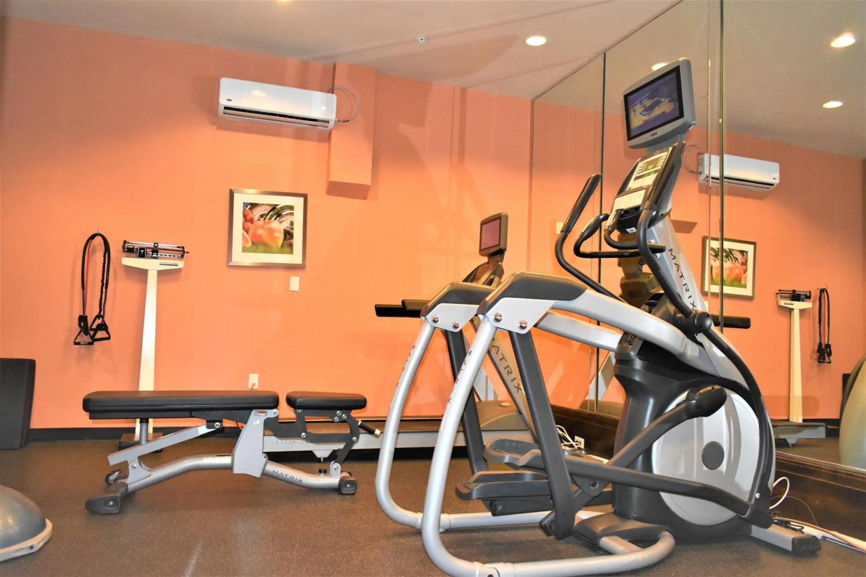 Fitness centre/facilities in Holiday Inn Express Albuquerque N - Bernalillo by IHG