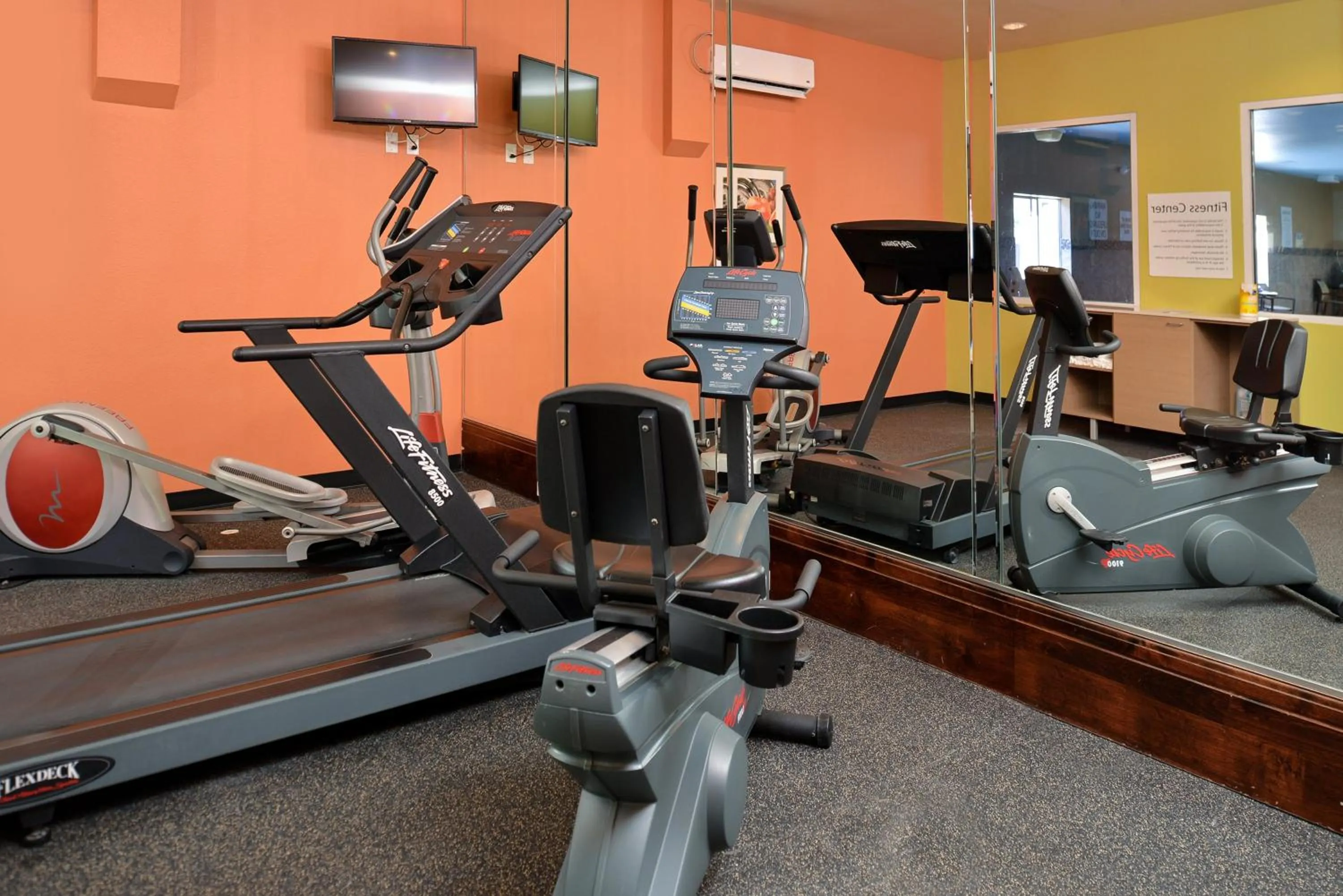 Fitness centre/facilities in Holiday Inn Express Albuquerque N - Bernalillo by IHG