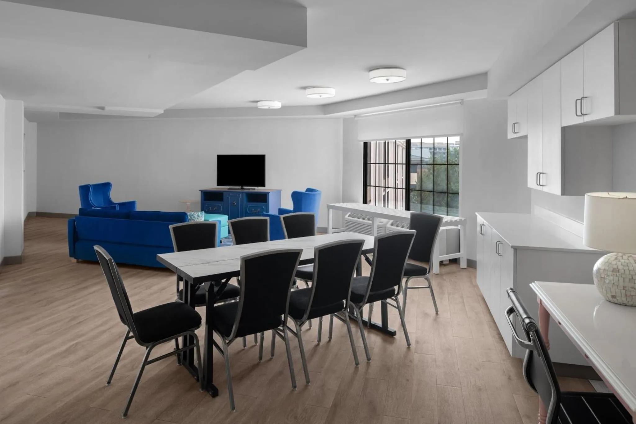 Photo of the whole room in Hotel Indigo Mount Pleasant by IHG