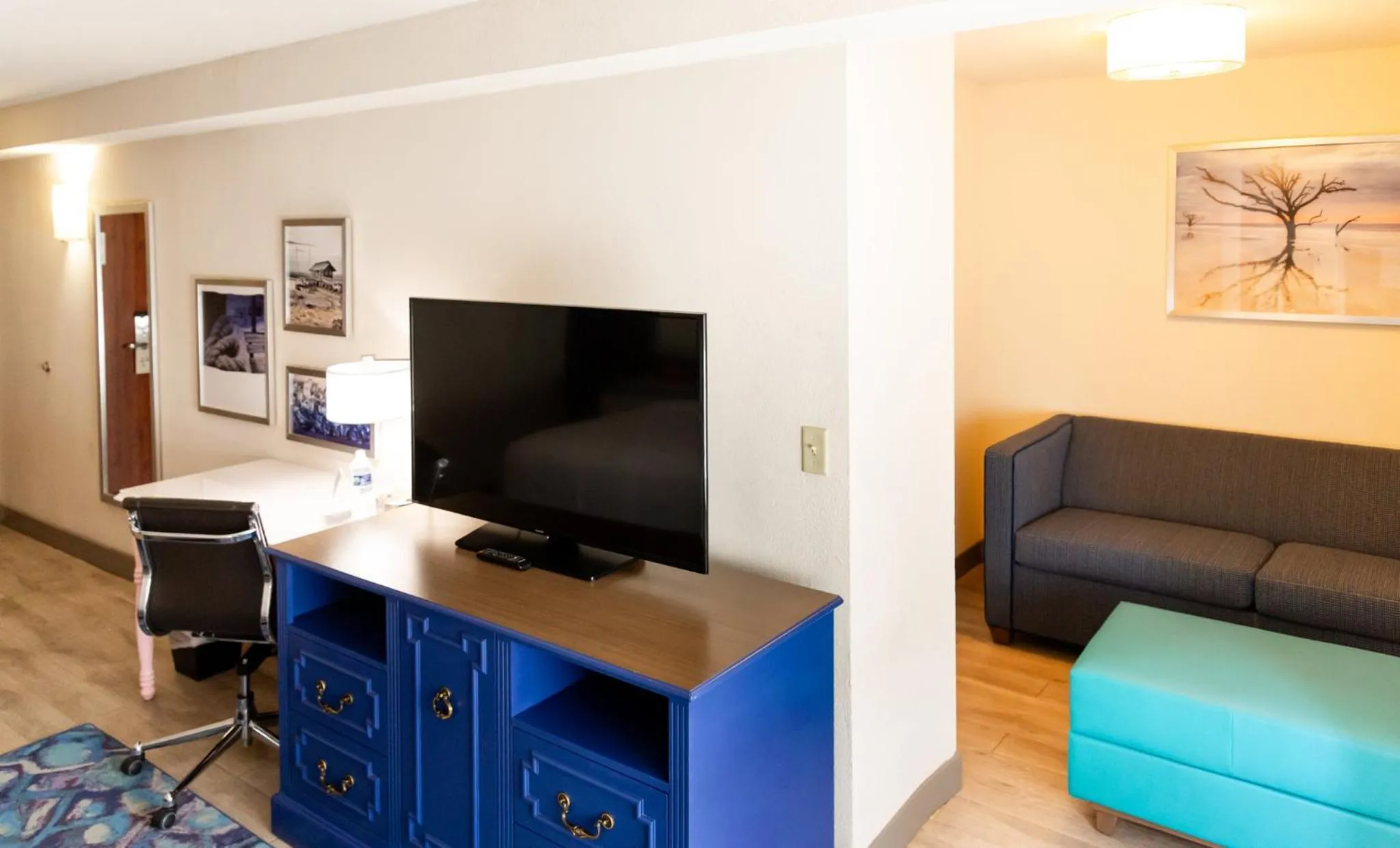 Photo of the whole room in Hotel Indigo Mount Pleasant by IHG