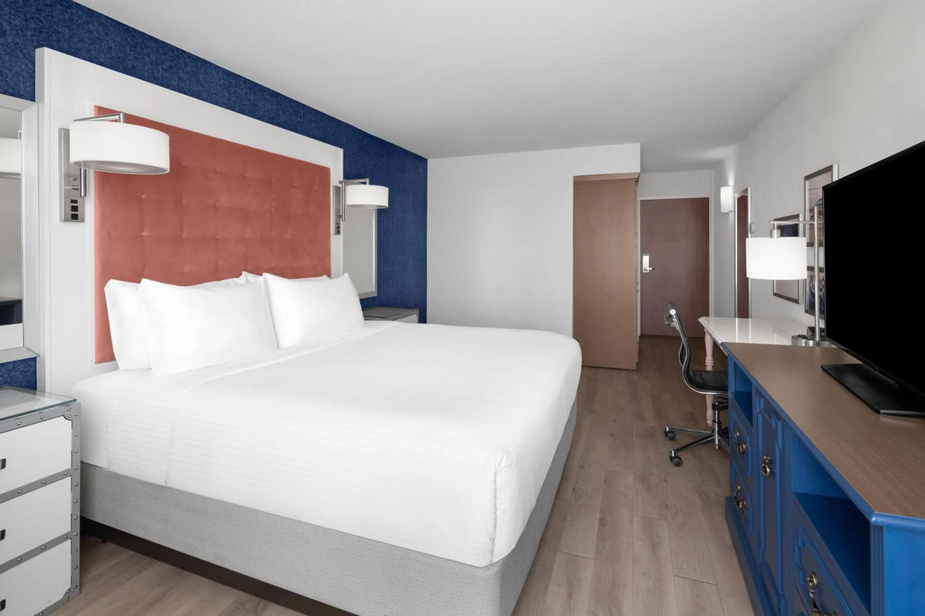 Bedroom, Bed in Hotel Indigo Mount Pleasant by IHG
