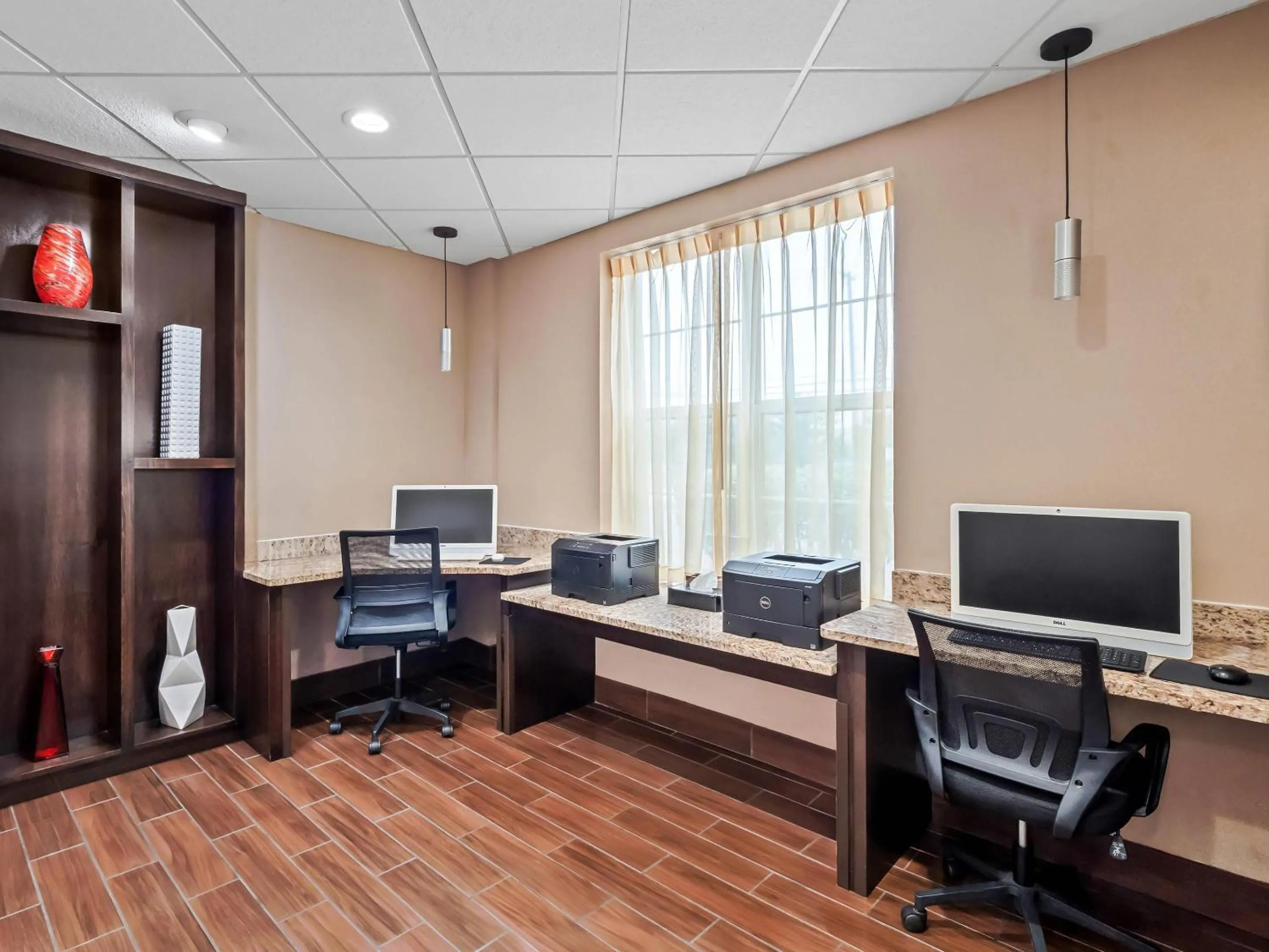 Business facilities in Comfort Inn & Suites Allen Park - Dearborn