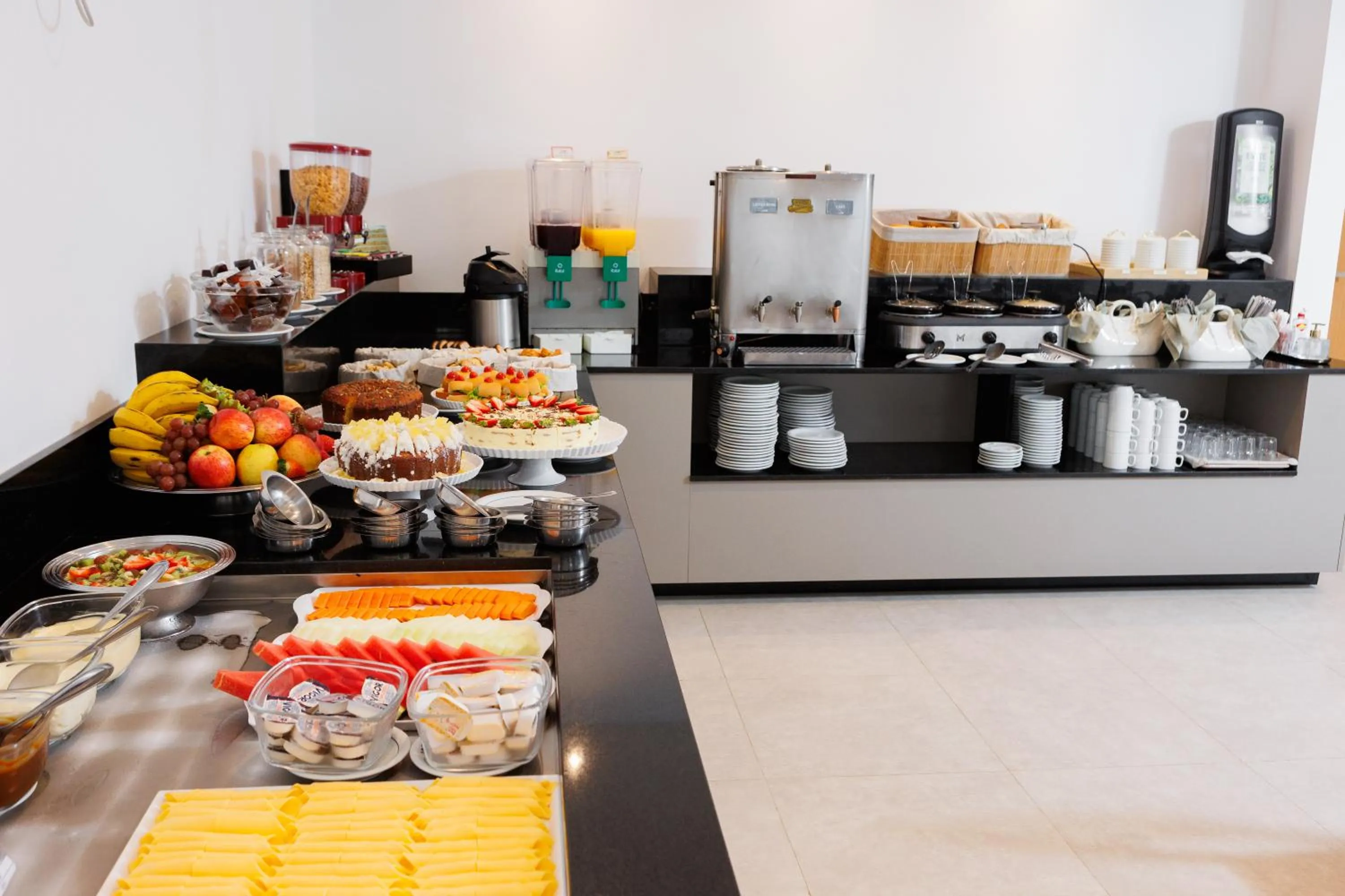 Breakfast in Luísa Studio Hotel