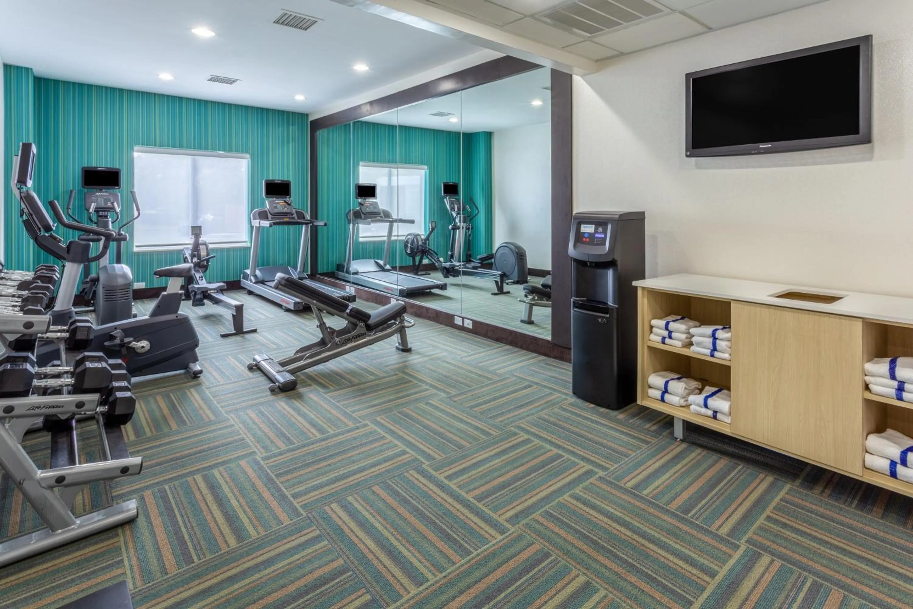 Fitness centre/facilities in Holiday Inn Express Arrowood by IHG