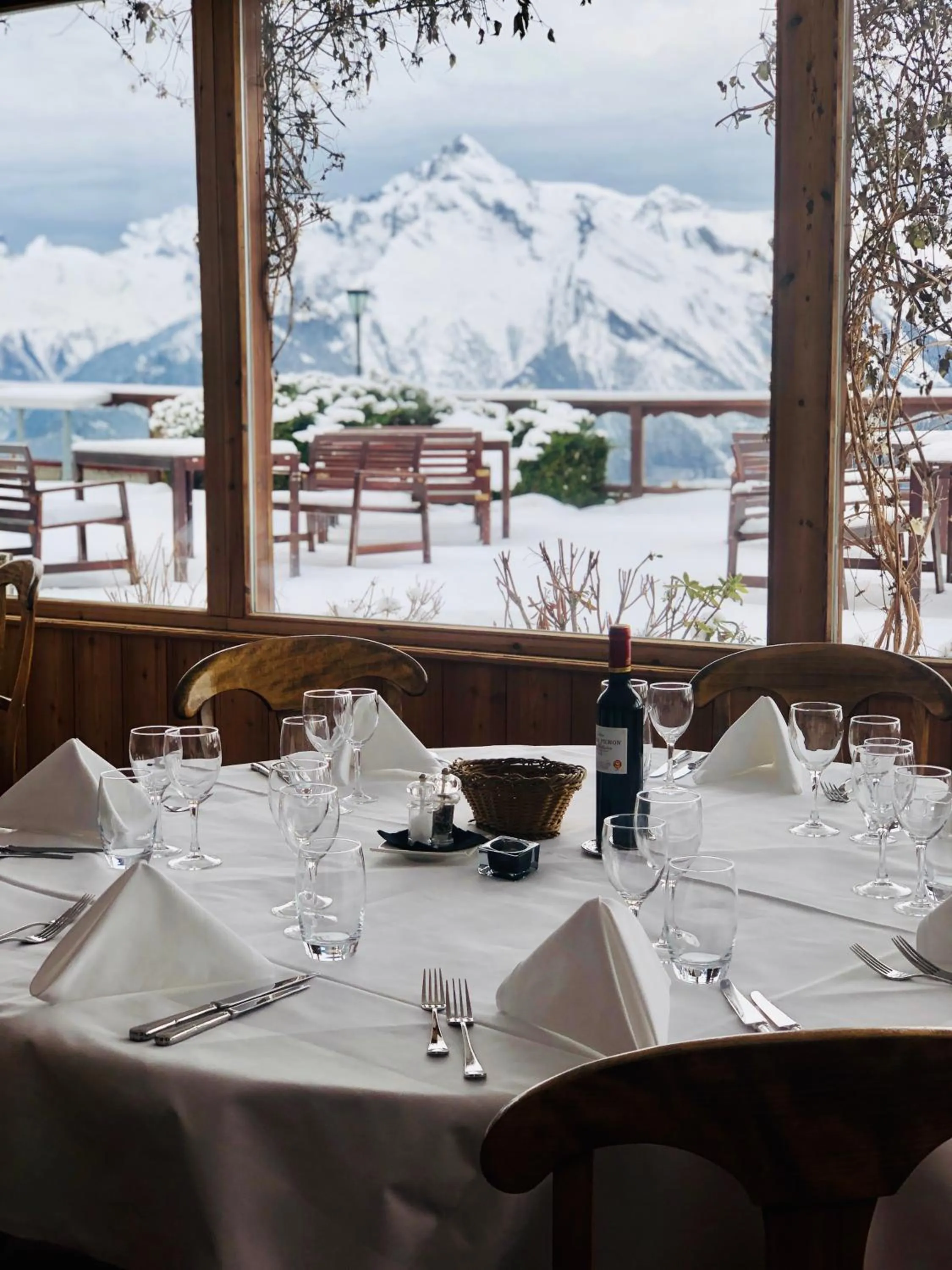 Restaurant/places to eat in Hôtel Chalet Royal