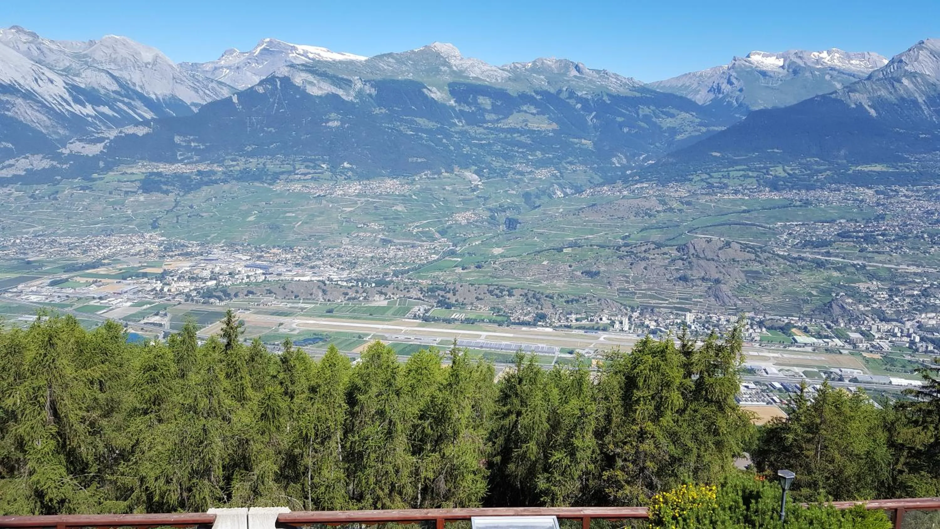 City view in Hôtel Chalet Royal