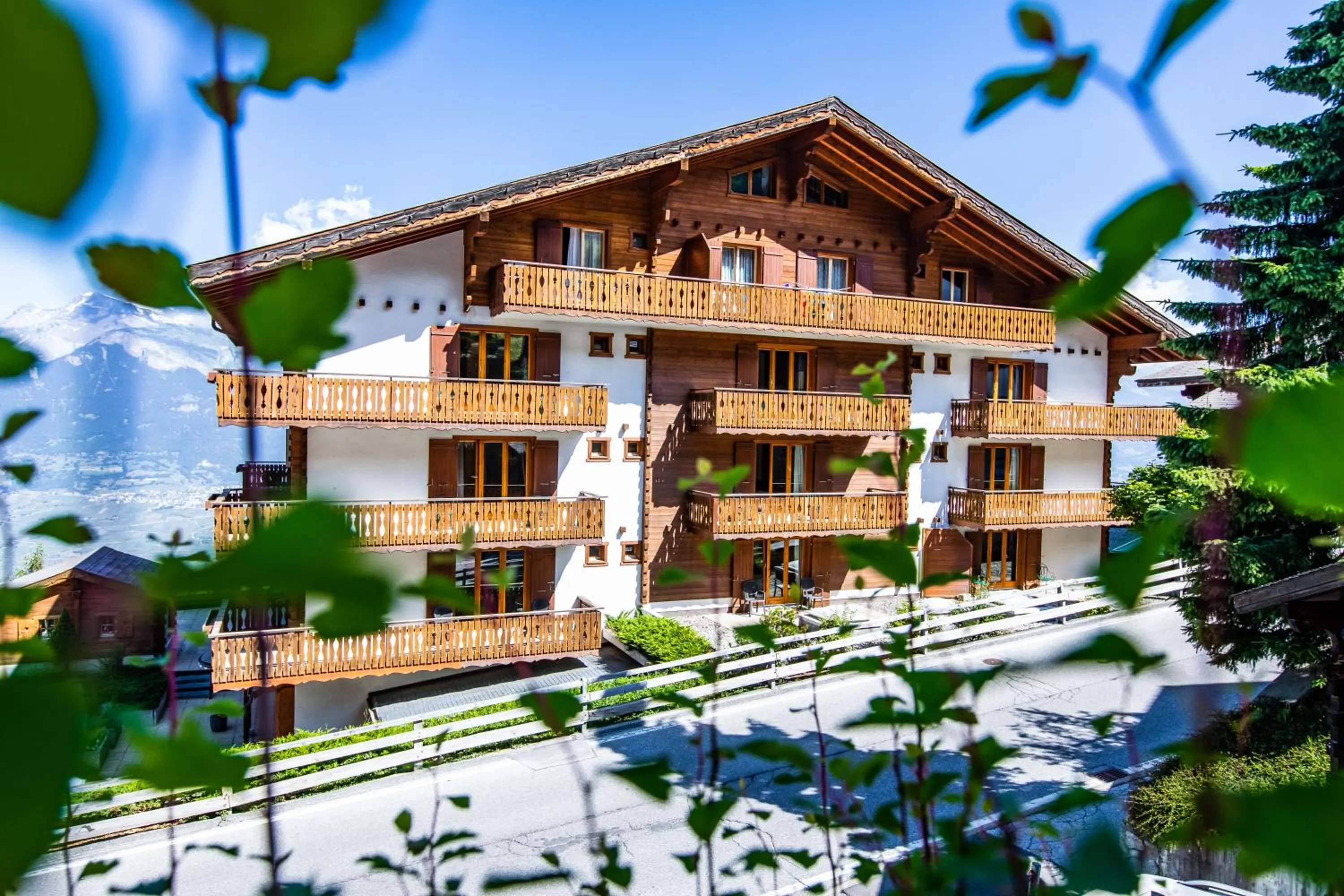 Property building in Hôtel Chalet Royal