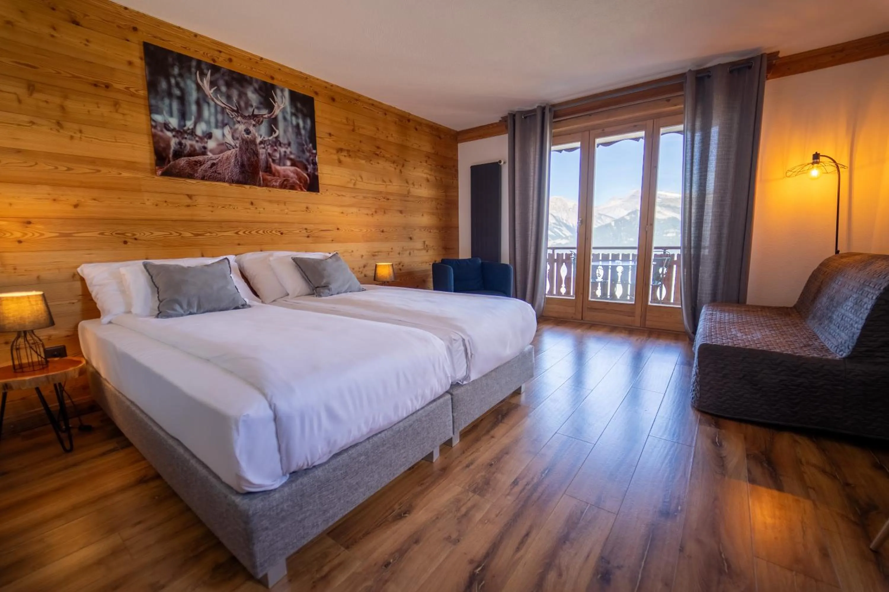 Bed in Hôtel Chalet Royal