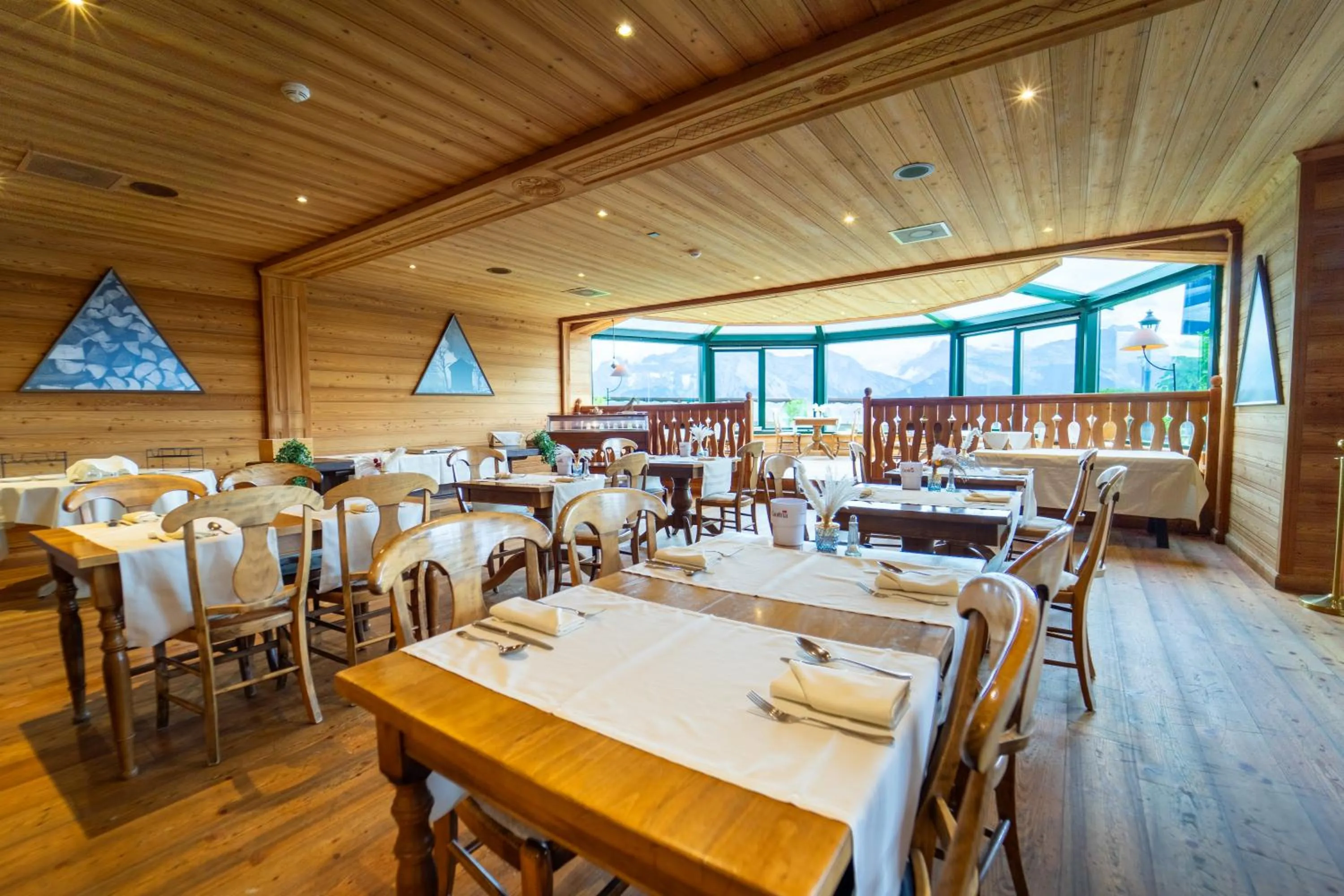 Restaurant/places to eat in Hôtel Chalet Royal