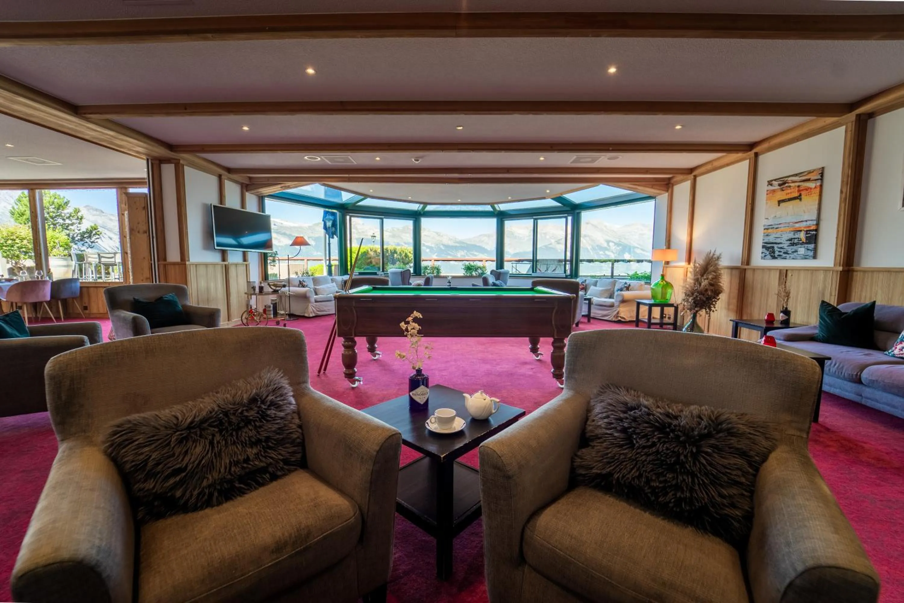 Billiard in Hôtel Chalet Royal