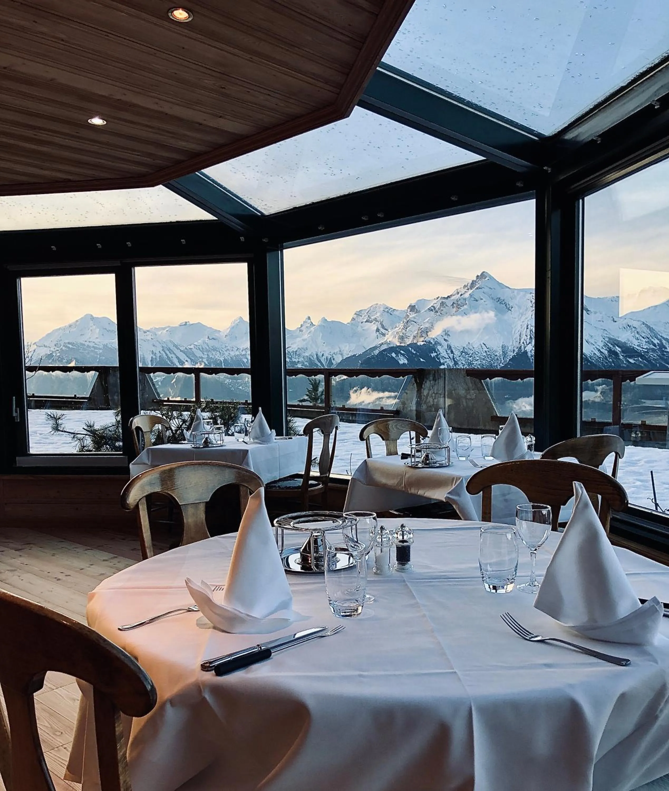 Restaurant/places to eat in Hôtel Chalet Royal
