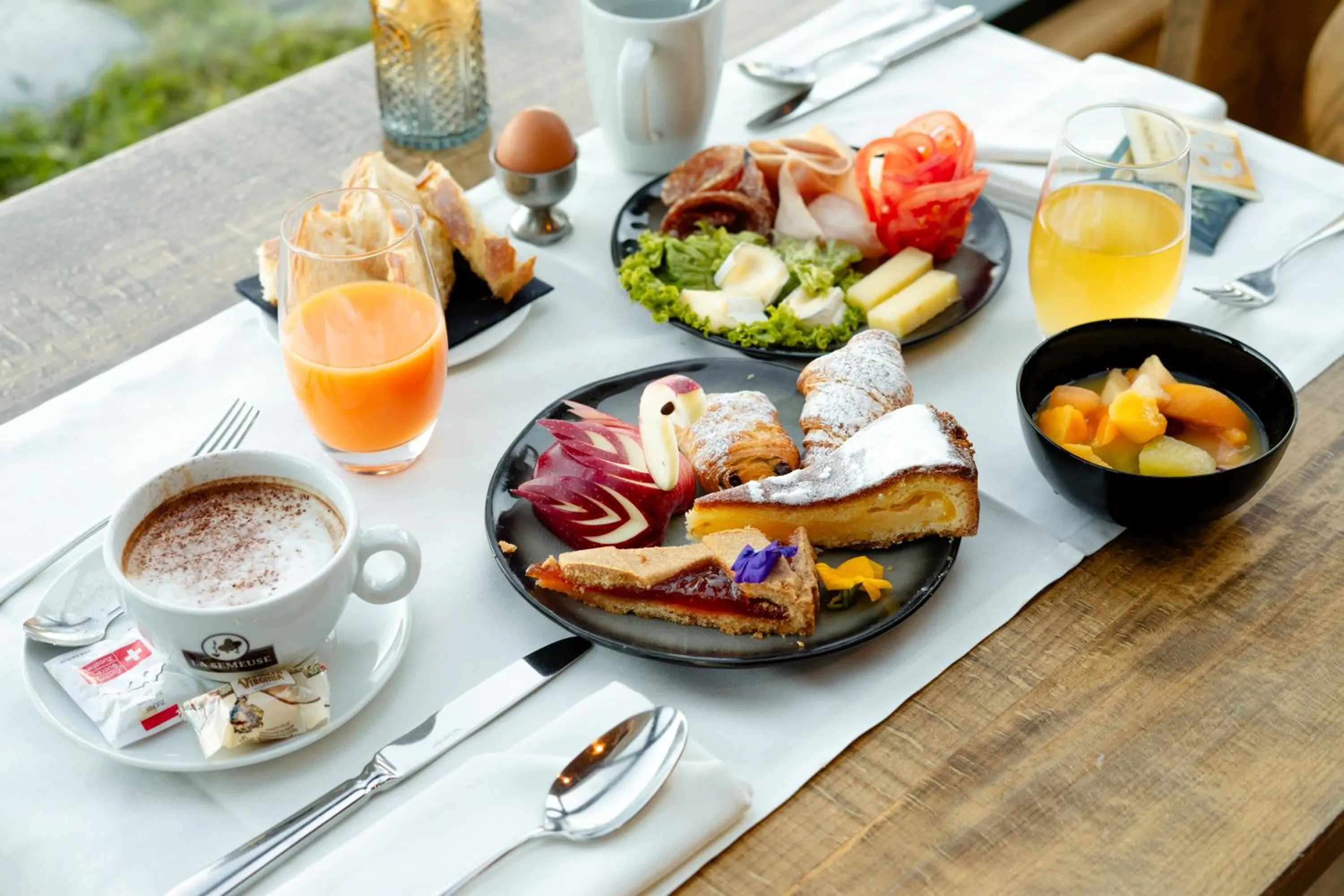 Restaurant/places to eat in Hôtel Chalet Royal