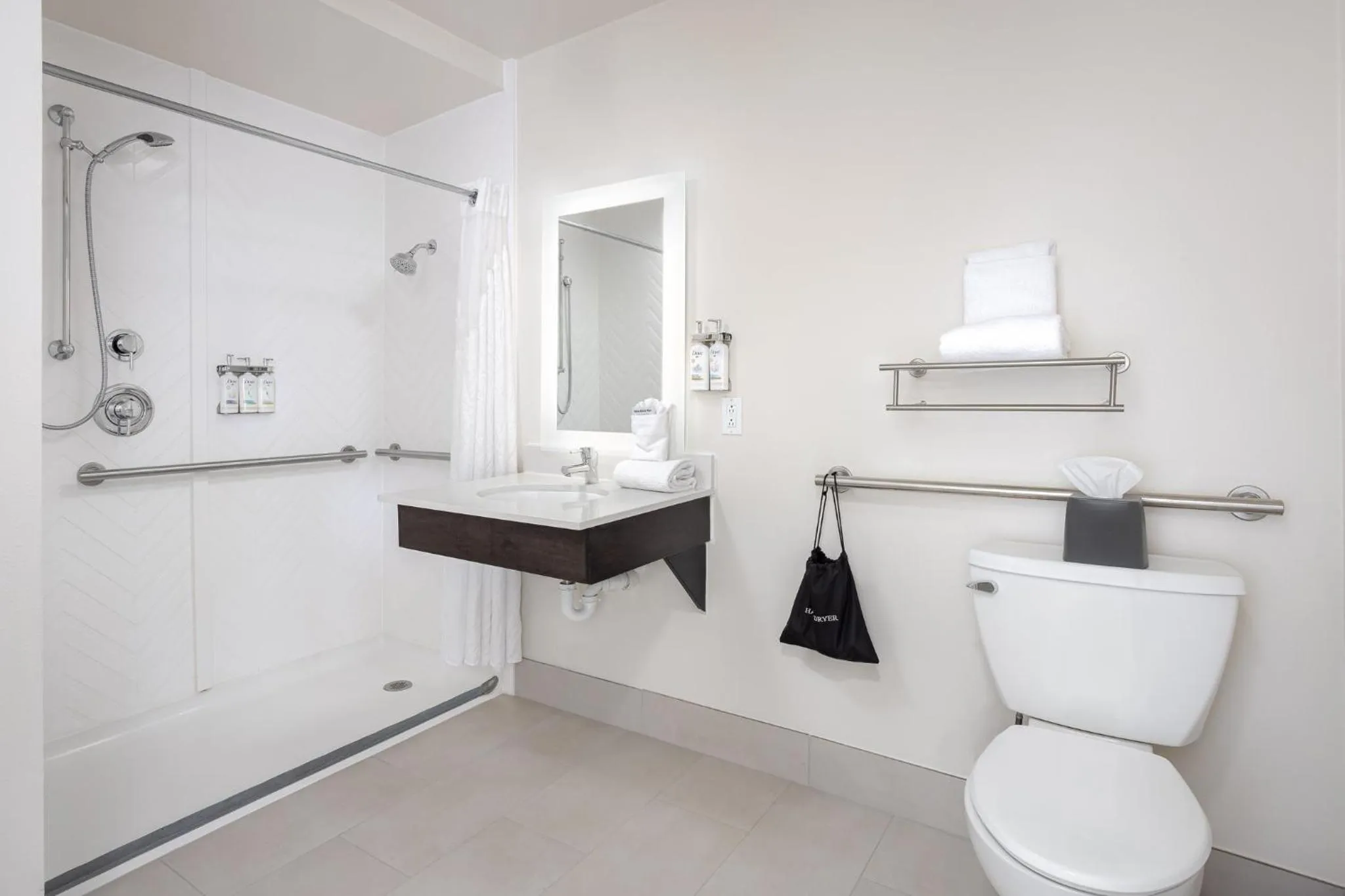 Photo of the whole room in Holiday Inn Resort Oceanfront at Surfside Beach by IHG