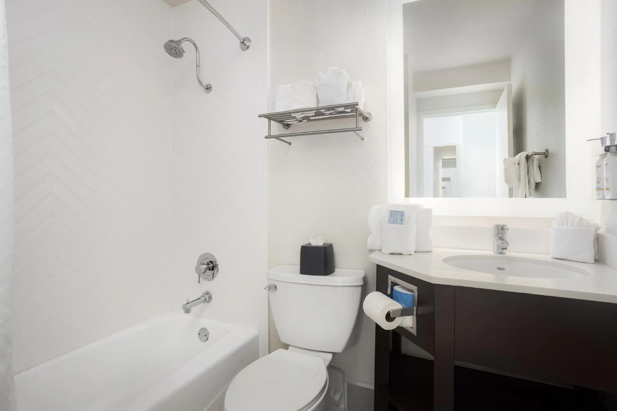 Photo of the whole room in Holiday Inn Resort Oceanfront at Surfside Beach by IHG