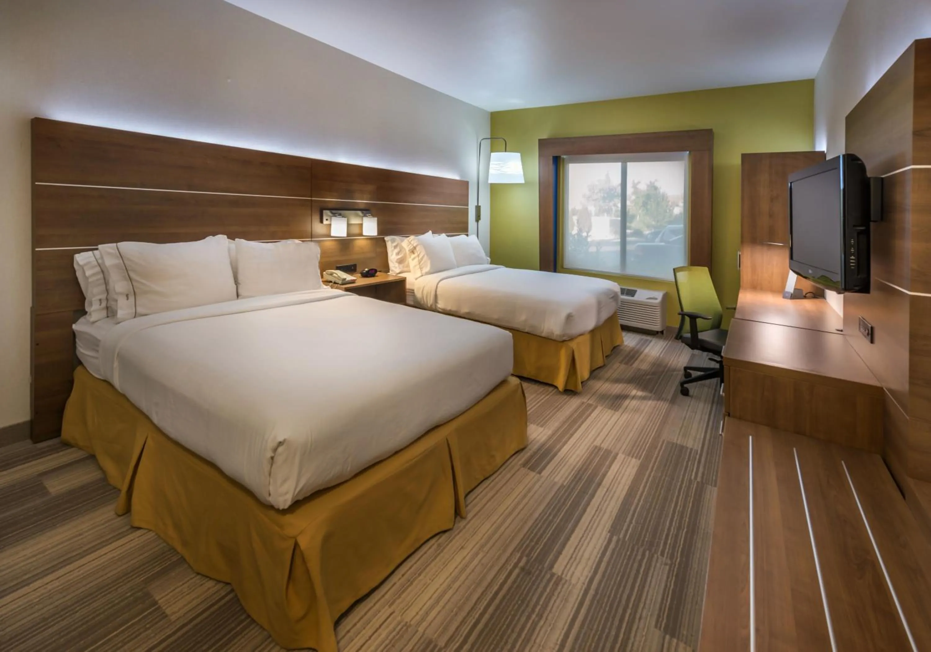 Photo of the whole room, Bed in Holiday Inn Express Hotel & Suites Carson City by IHG