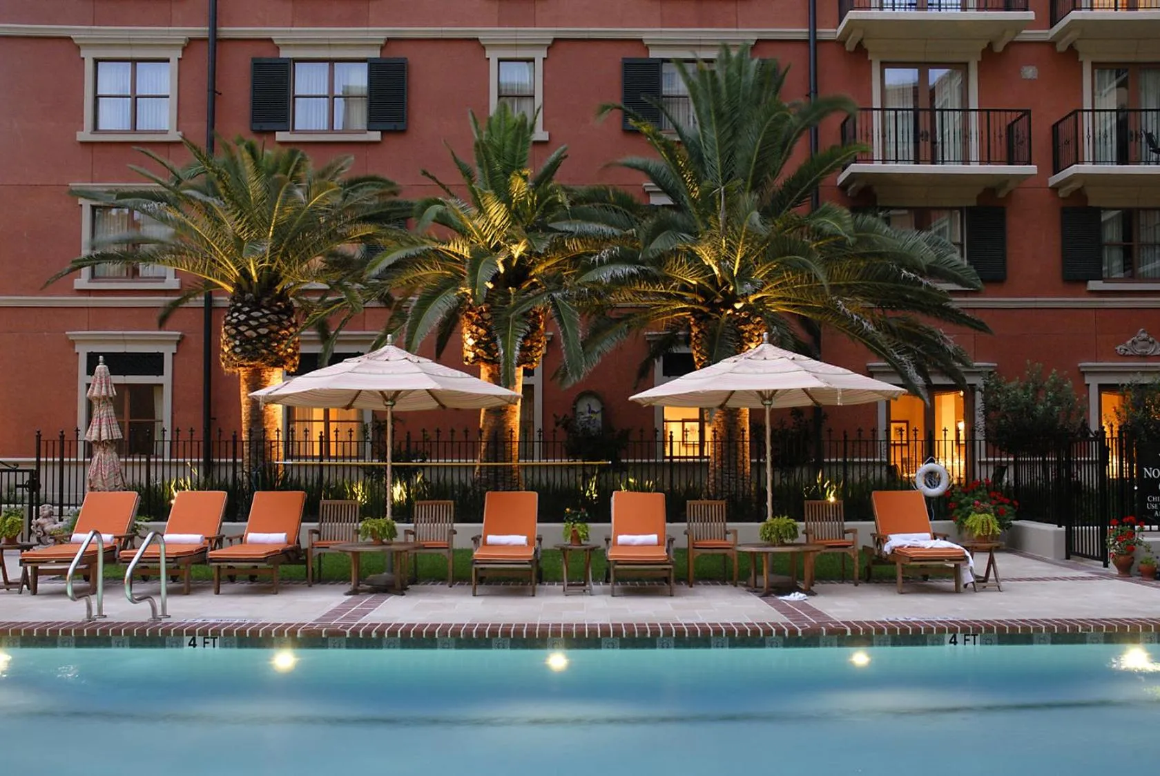 Swimming pool in Hotel Granduca Houston