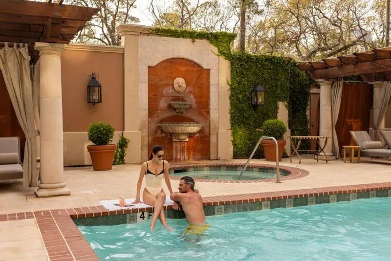 Swimming pool in Hotel Granduca Houston