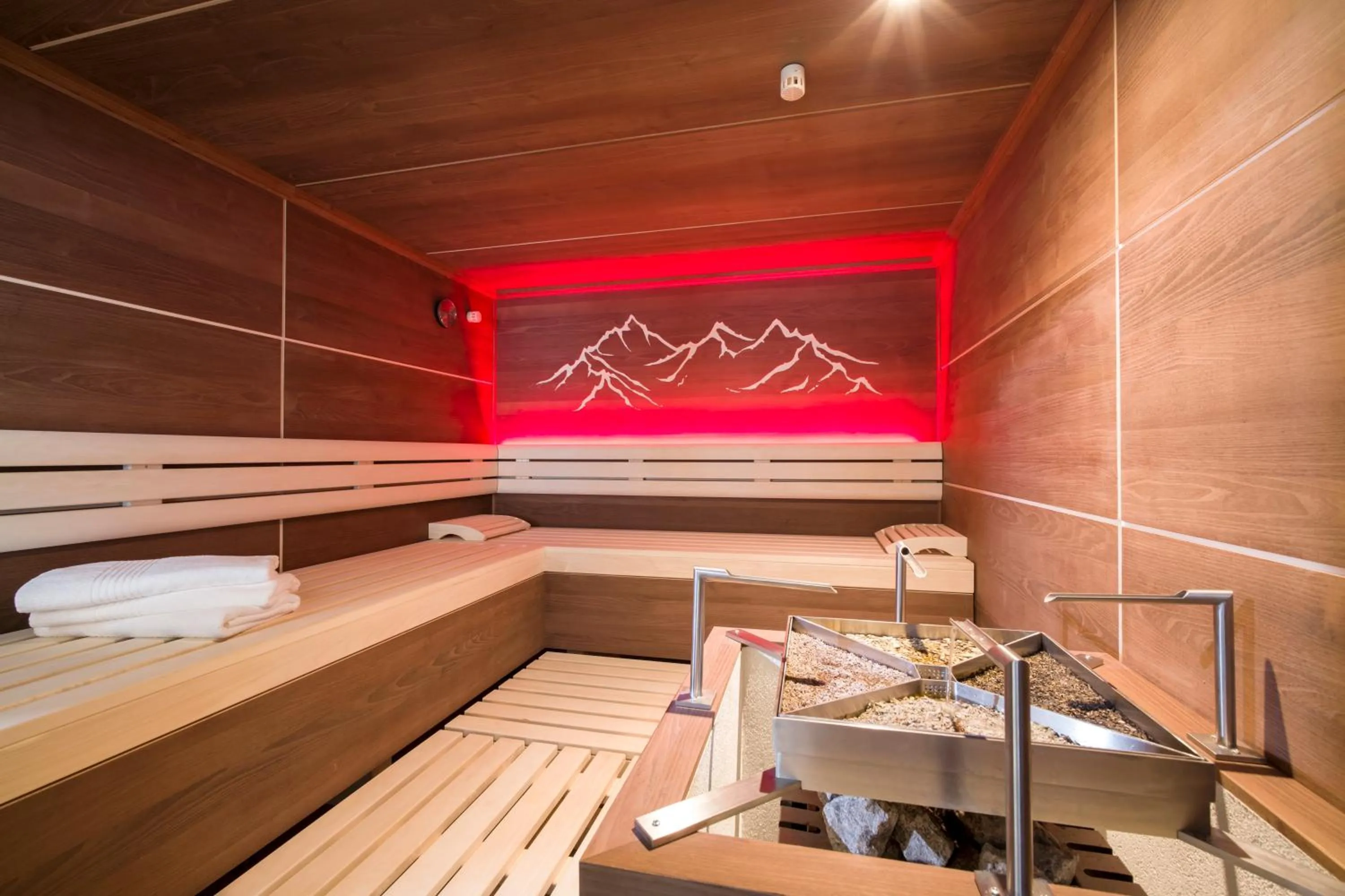 Sauna, Bed in Aparthotel AlpTirol