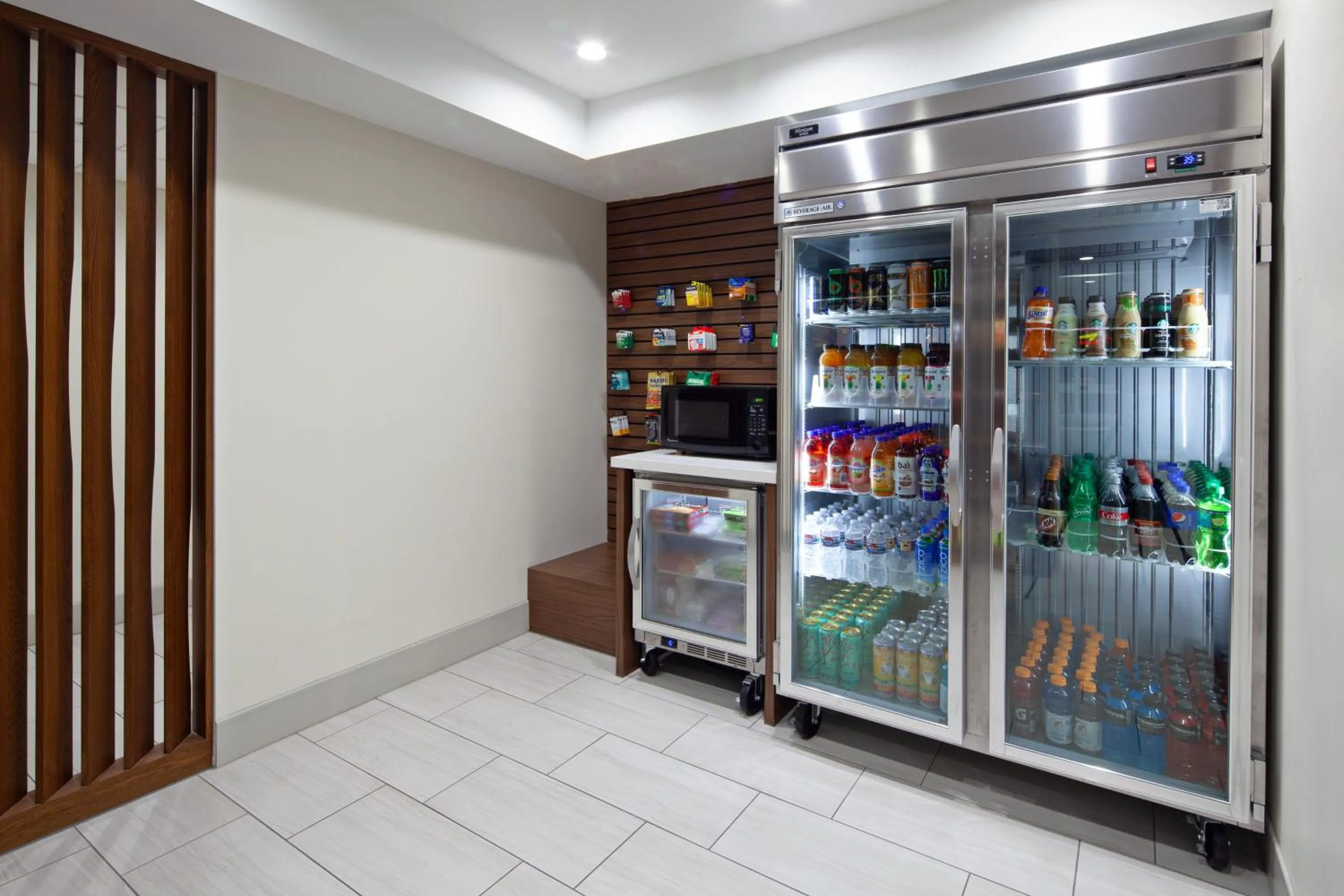 Lobby or reception in Holiday Inn Express Hotel & Suites San Diego-Escondido by IHG