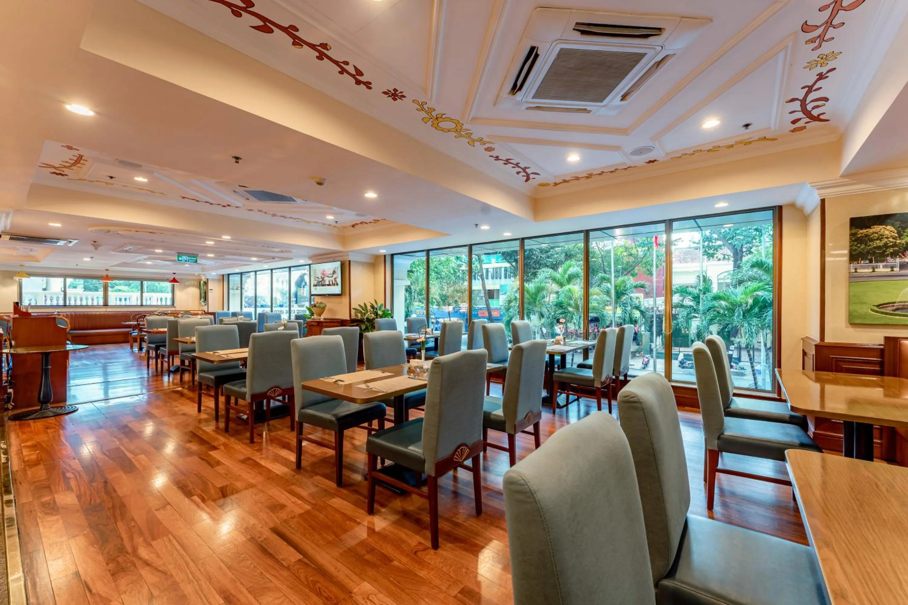 Restaurant/places to eat in Sherwood Residence