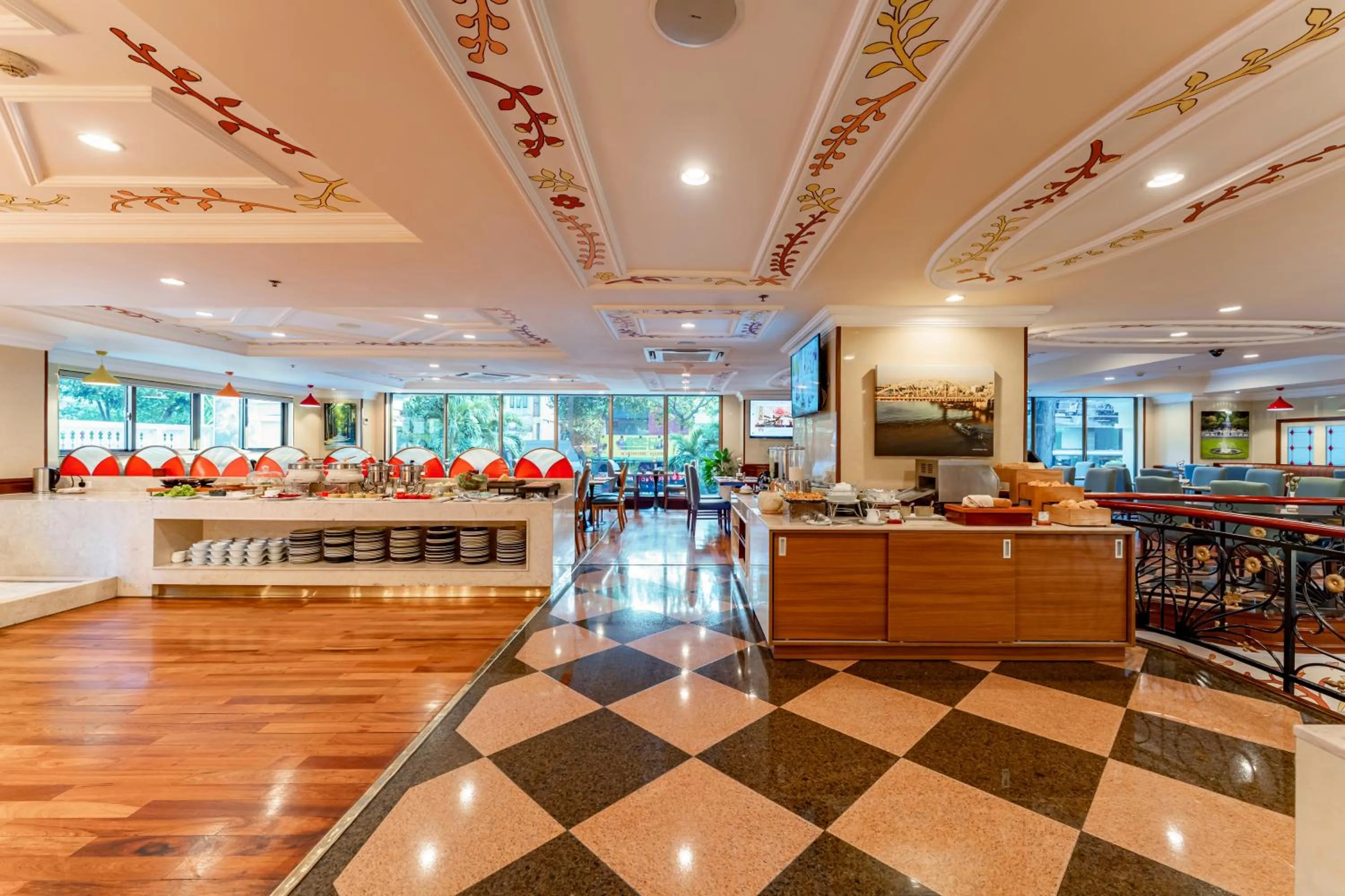 Restaurant/places to eat in Sherwood Residence