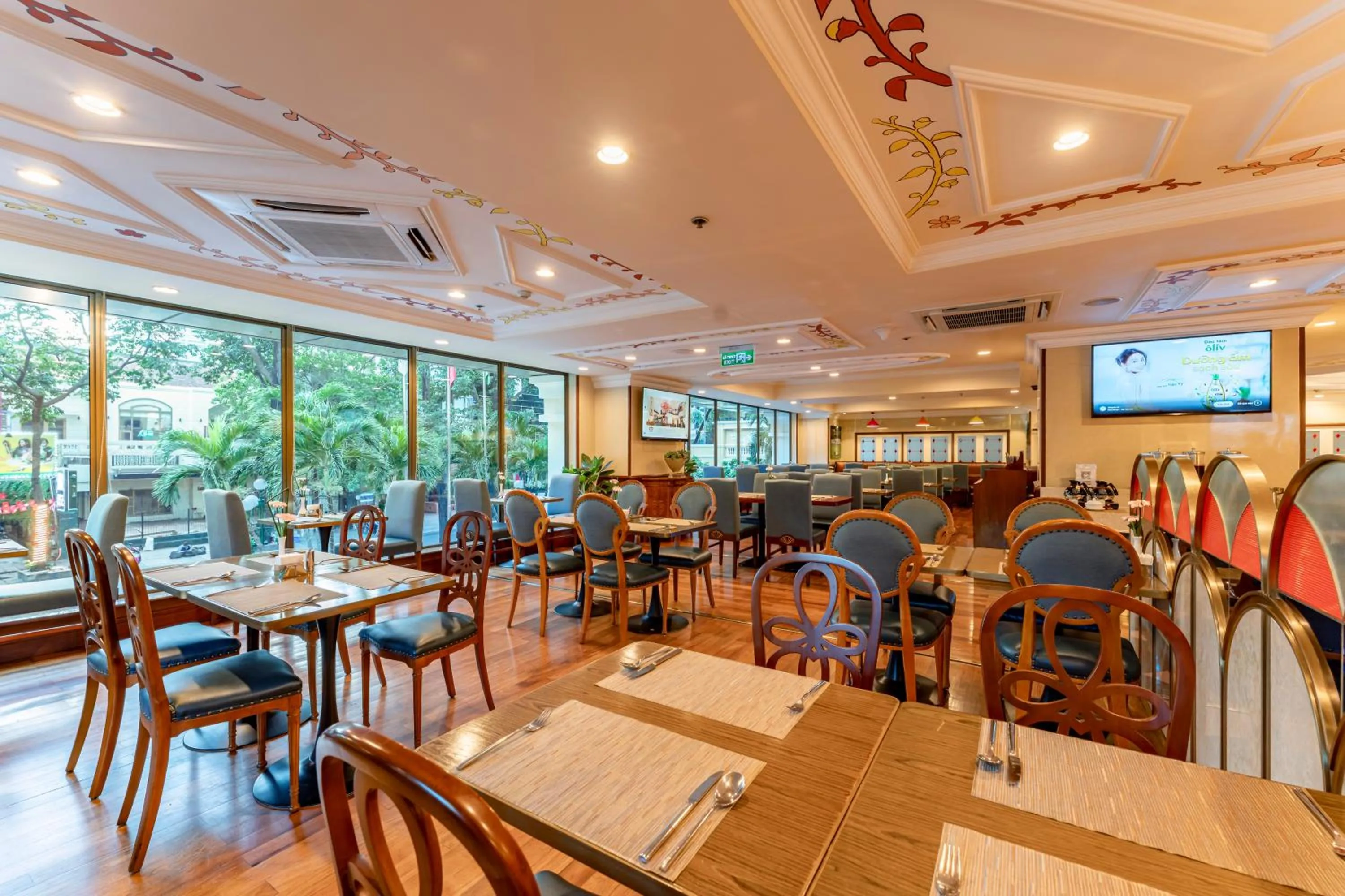 Restaurant/places to eat in Sherwood Residence