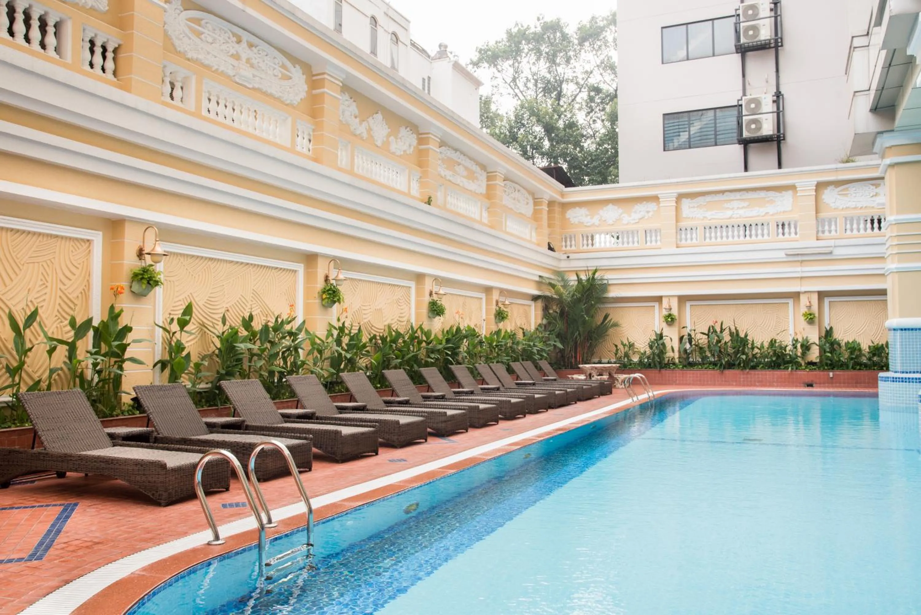 Swimming pool in Sherwood Residence