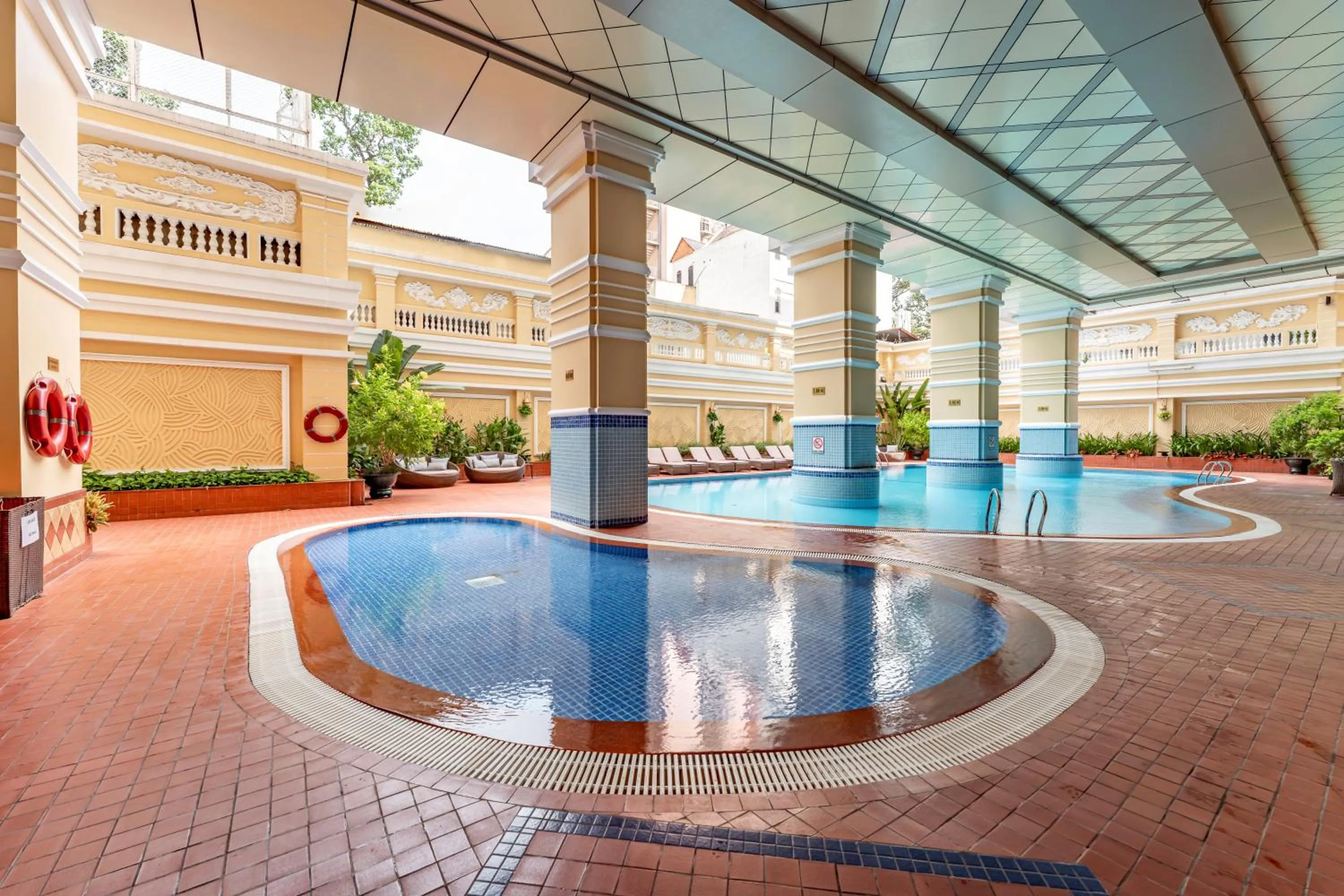 Swimming pool in Sherwood Residence