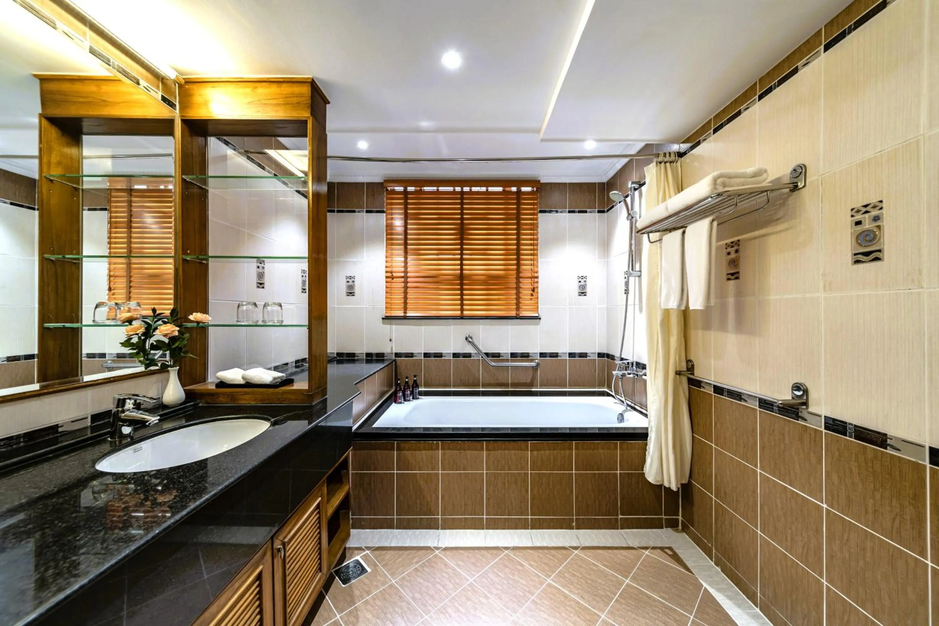 Bathroom, Bed in Sherwood Residence
