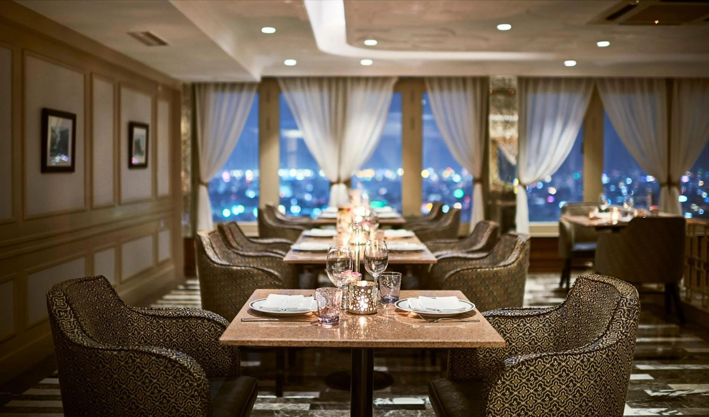 Restaurant/places to eat in Windsor Plaza Hotel