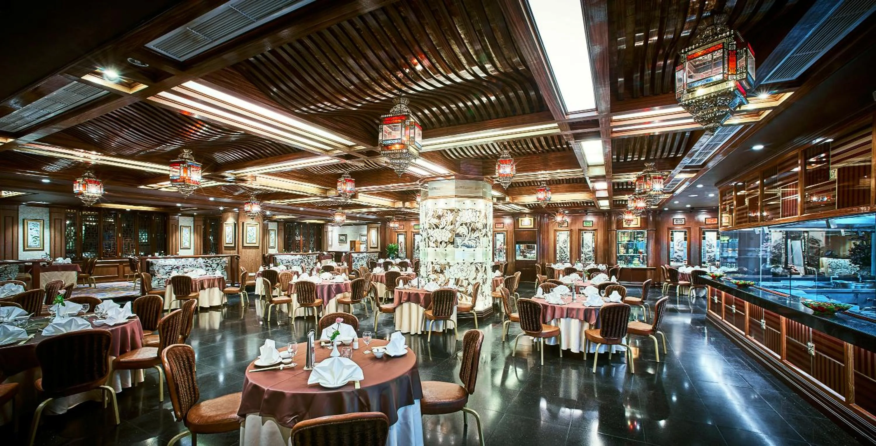 Restaurant/places to eat in Windsor Plaza Hotel