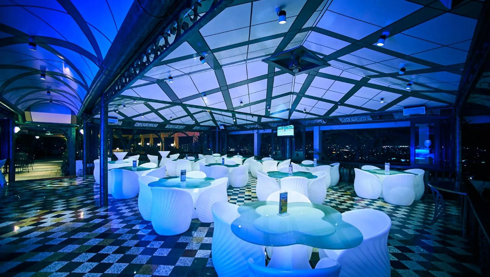 Restaurant/places to eat in Windsor Plaza Hotel